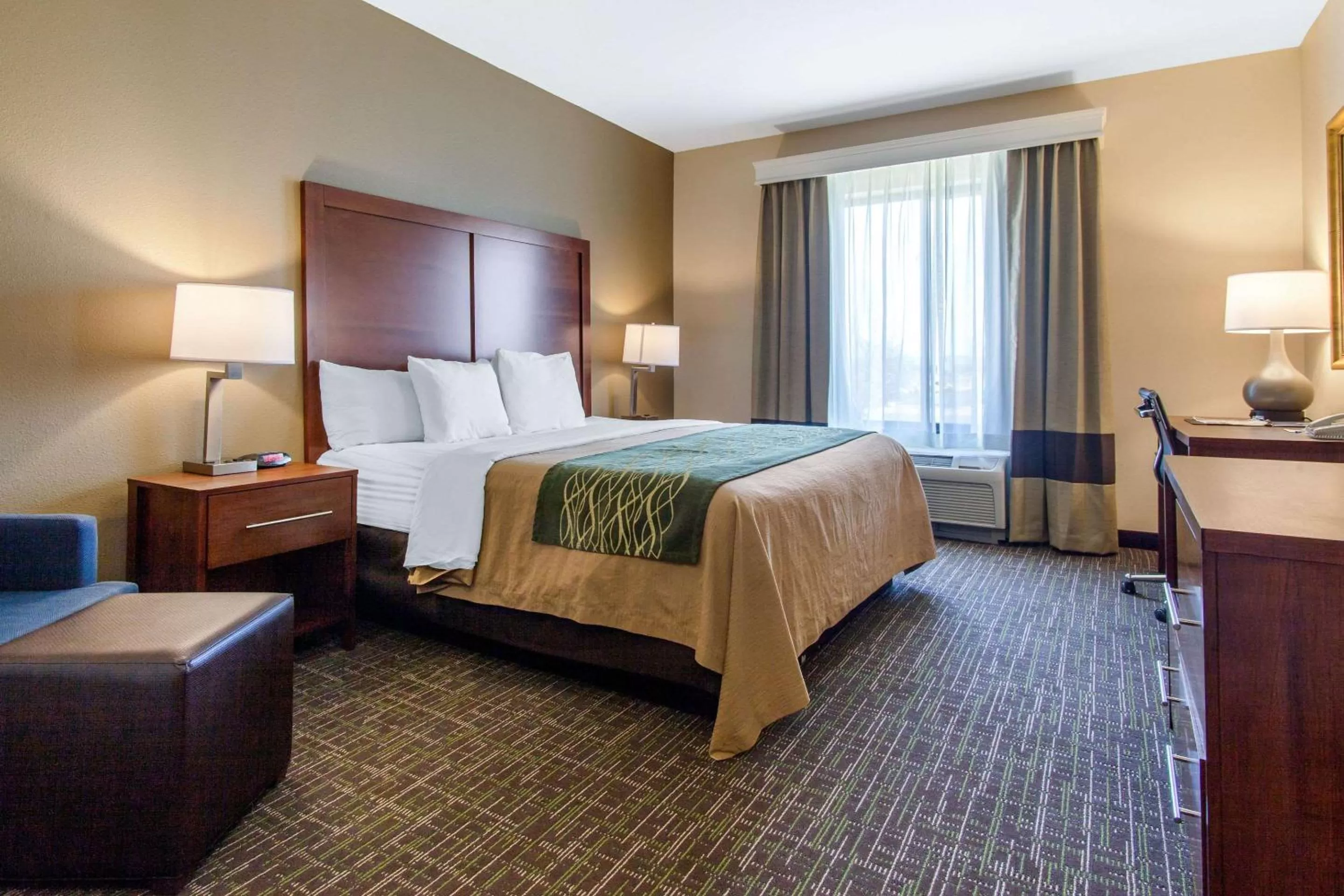 Photo of the whole room, Bed in Comfort Inn & Suites Norman near University