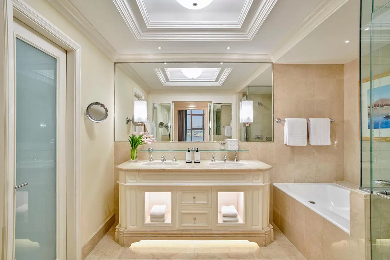 Shower in Four Seasons Hotel Cairo at Nile Plaza