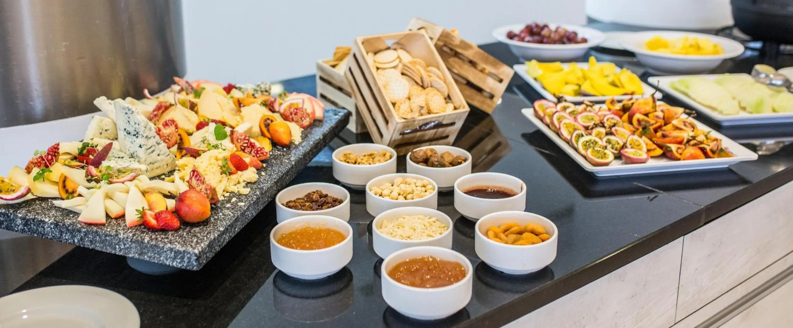 Restaurant/places to eat in The Views Oasis