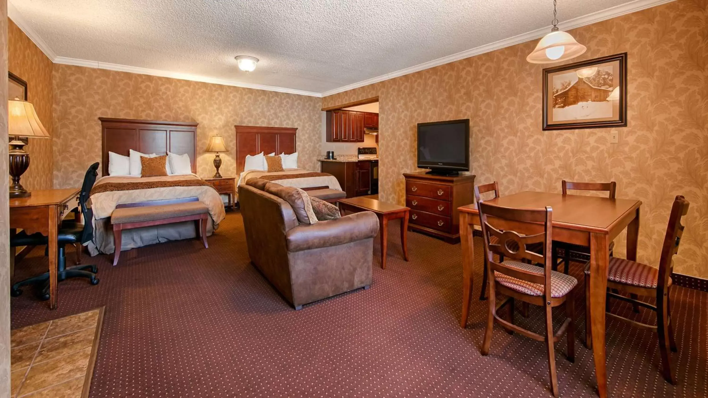 Queen Suite with Two Queen Beds - Non-Smoking in Best Western Plus Humboldt House Inn Queen Suite with Two Queen Beds - Non-Smoking in Best Western Plus Humboldt House Inn