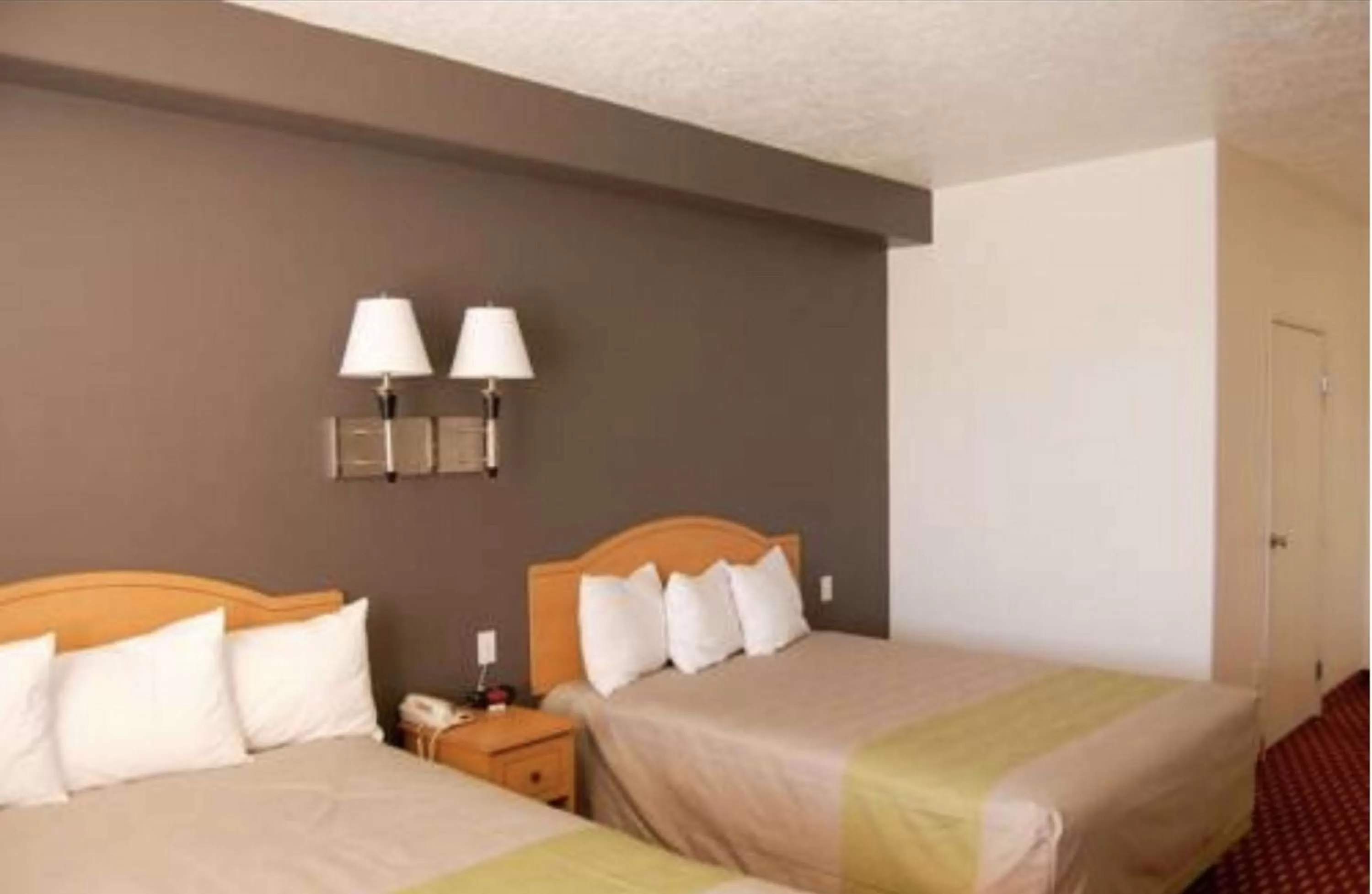 Photo of the whole room, Bed in SureStay Plus Hotel by Best Western Vernal