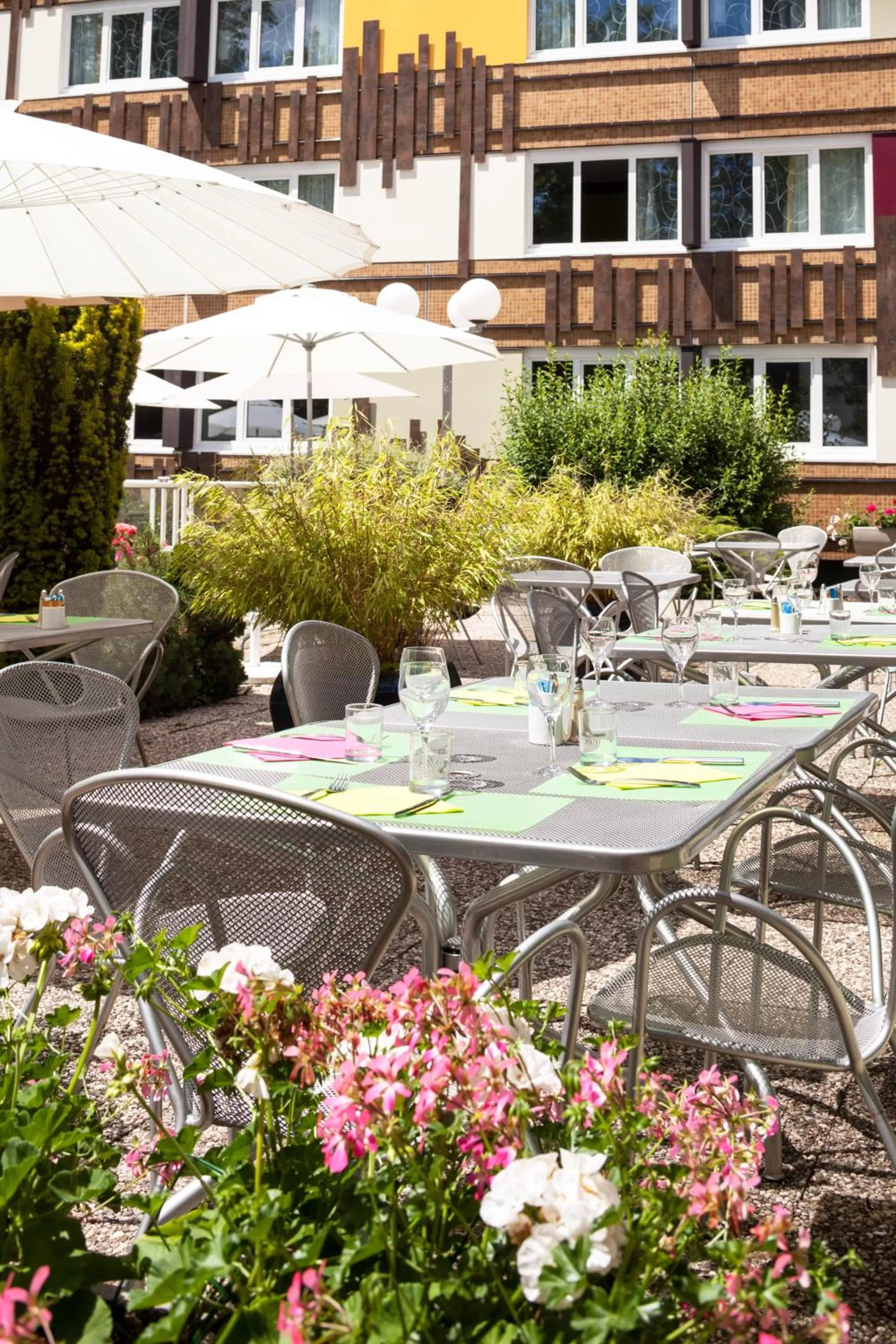 Restaurant/places to eat in ibis Styles Besançon