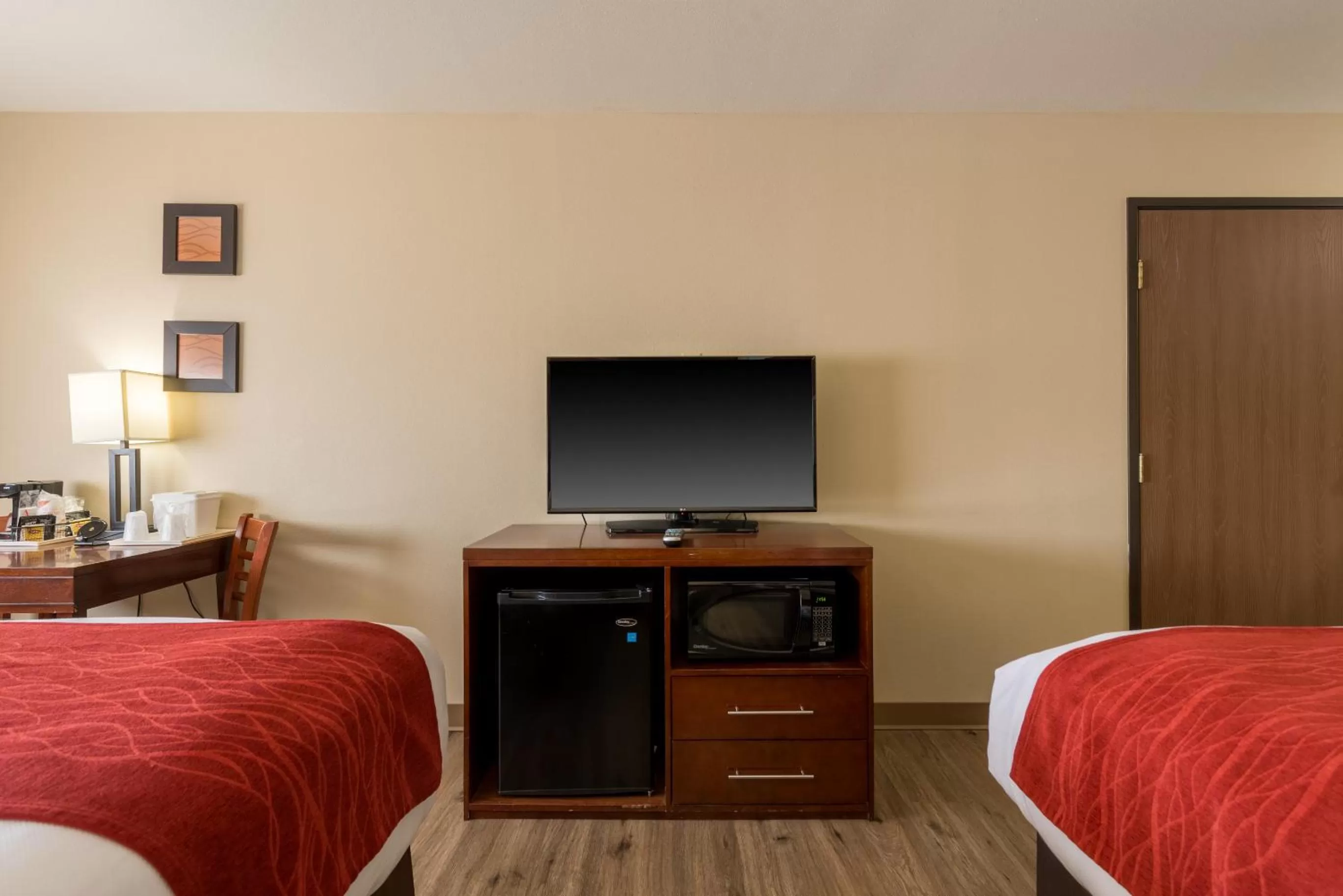 TV and multimedia, Bed in Comfort Inn & Suites Alamosa