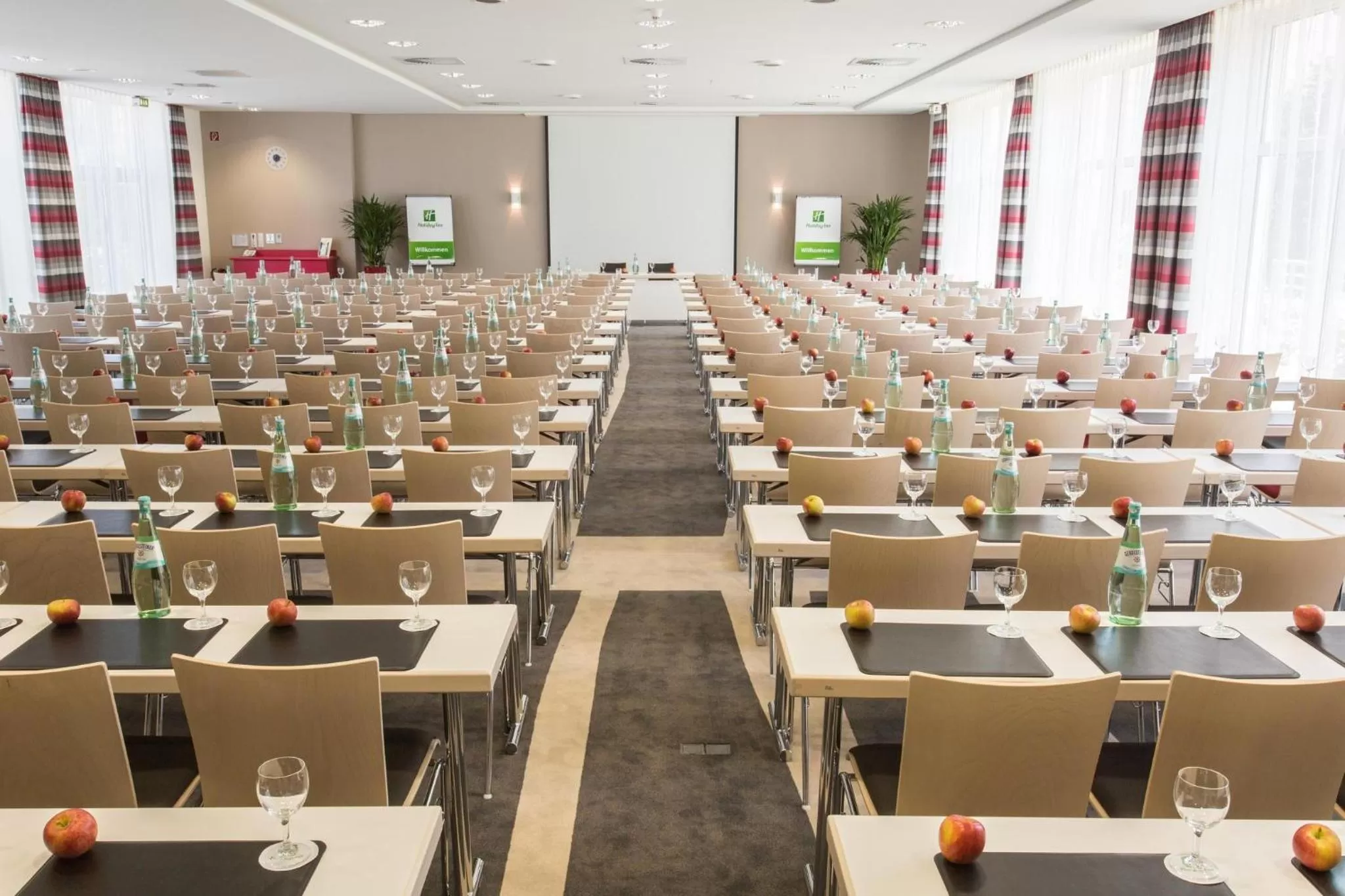 Meeting/conference room in Holiday Inn Düsseldorf-Neuss by IHG