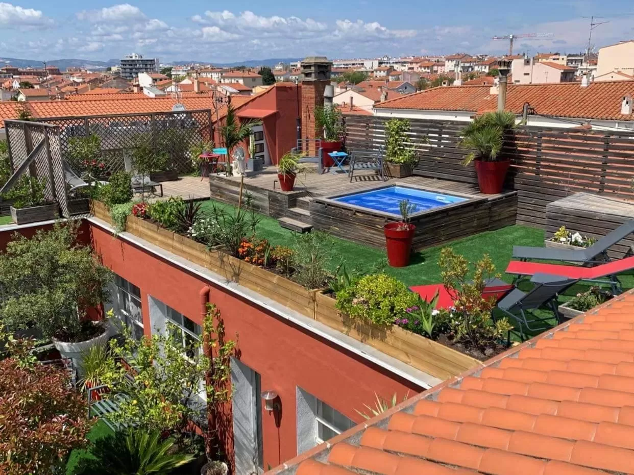 Bird's eye view in Le Patio Père Pigne Guestroom
