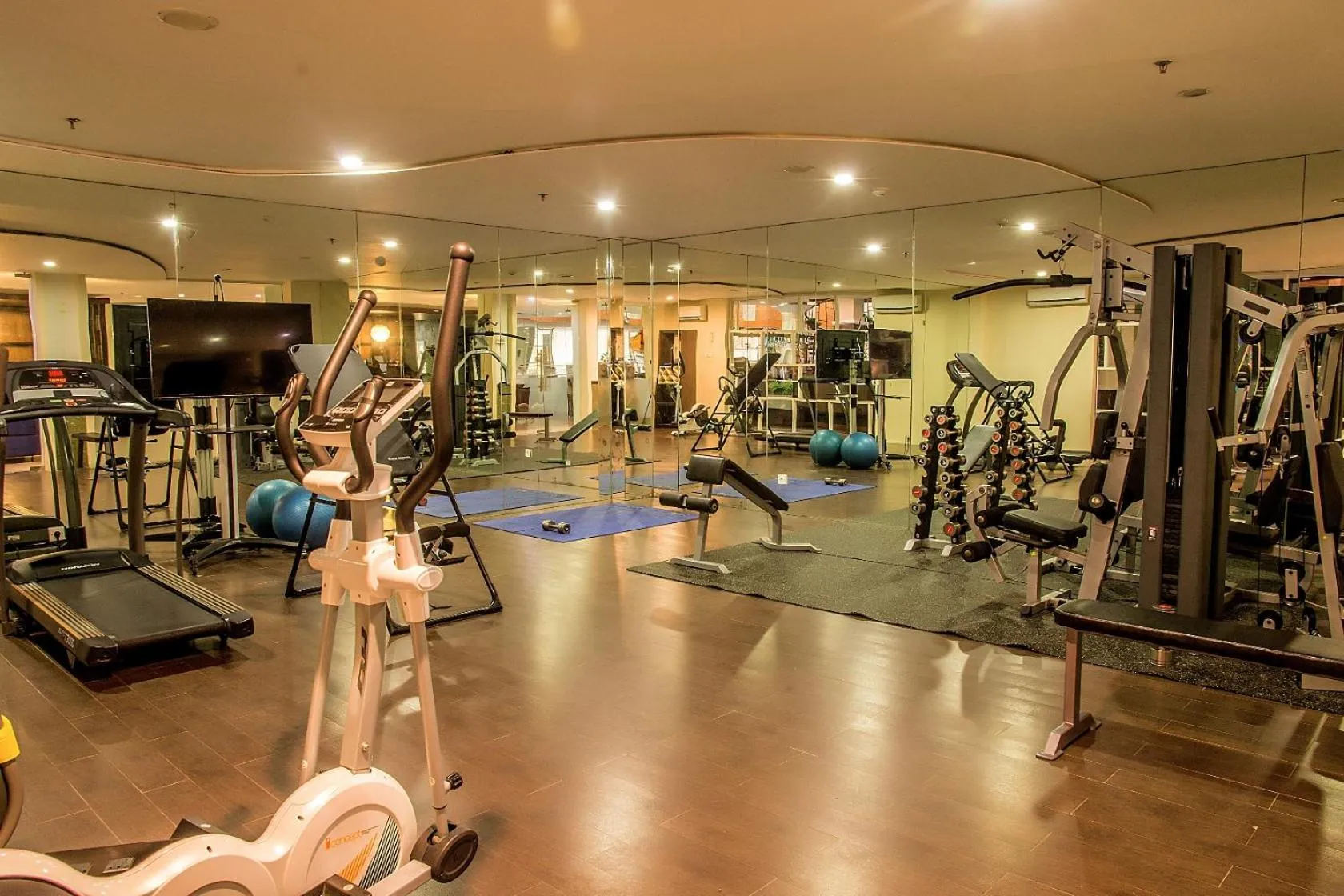 Fitness centre/facilities in Famous Hotel Kuta Formerly Permata Kuta Hotel