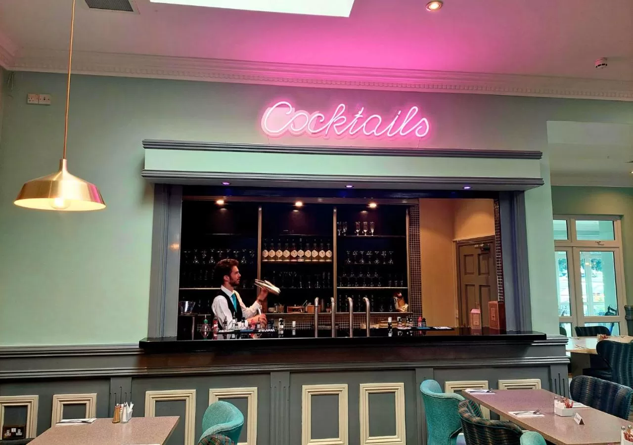 Restaurant/places to eat in Flannery's Hotel