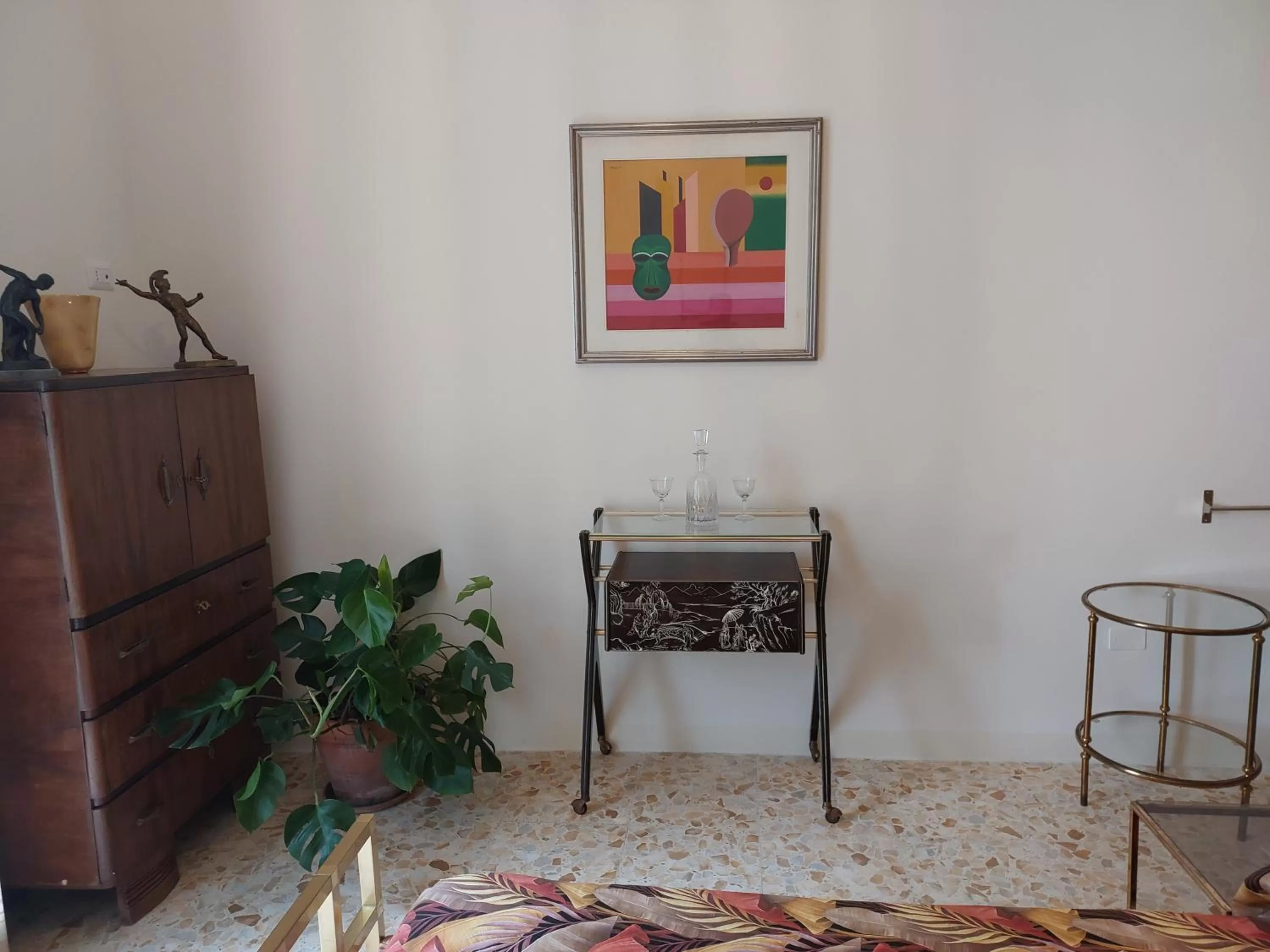 Decorative detail, TV/Entertainment Center in B&B Palazzo Carafa di Montorio