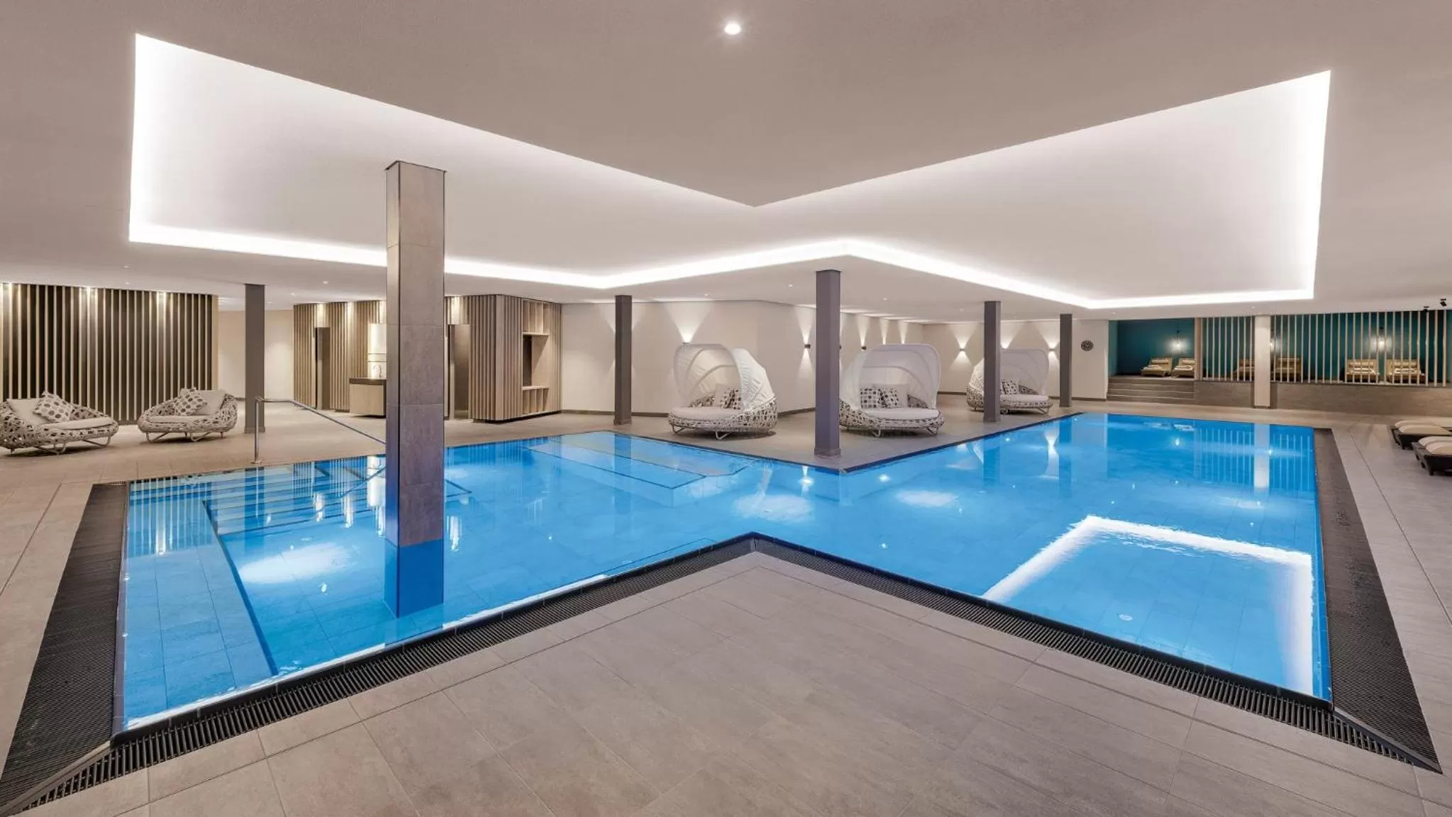 Swimming pool in Hotel Traube am See