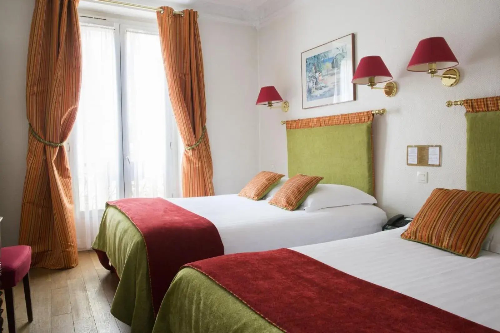 Superior Twin Room in New Orient Hotel Superior Twin Room in New Orient Hotel