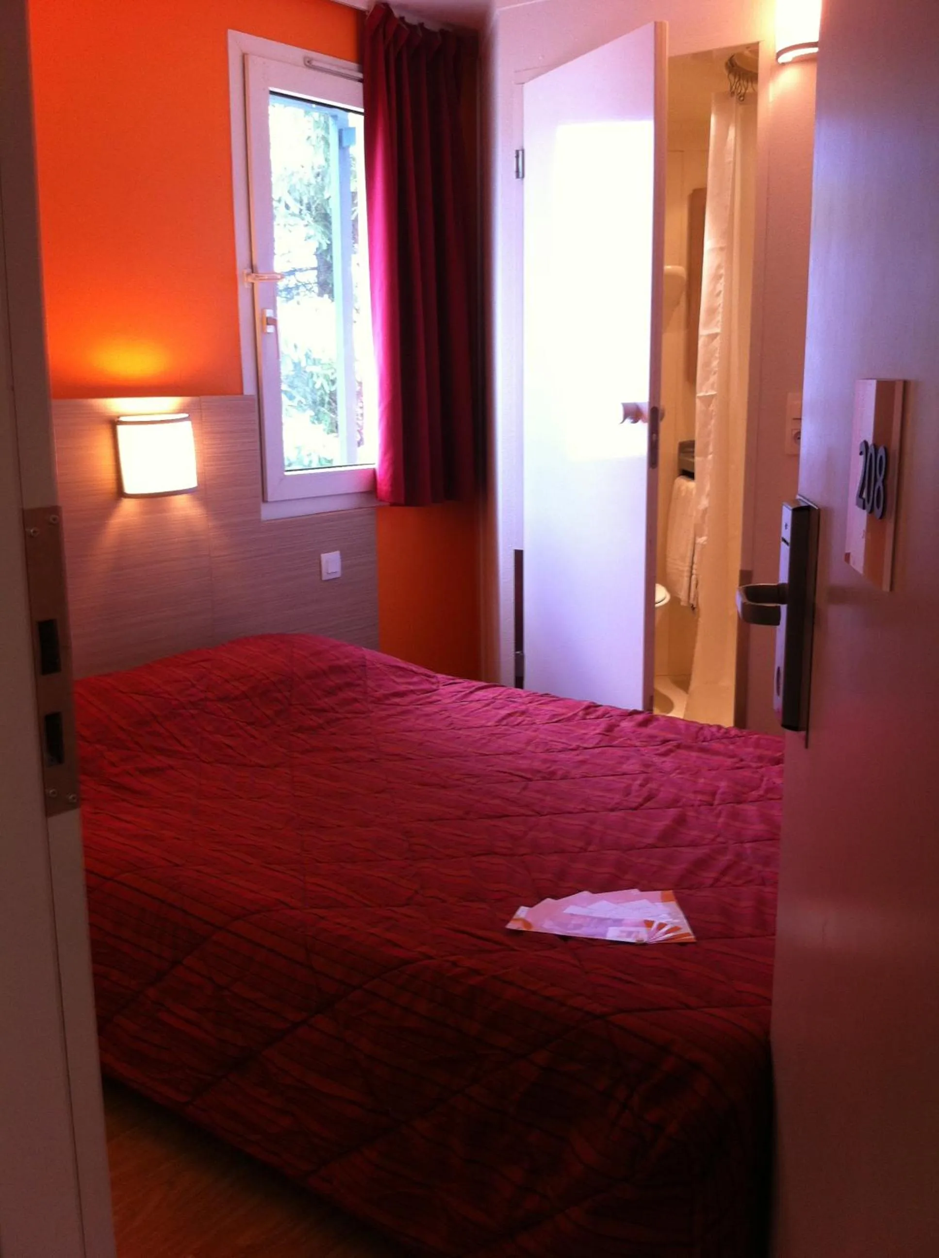 Bed in Premiere Classe Geneve - Saint Genis Pouilly