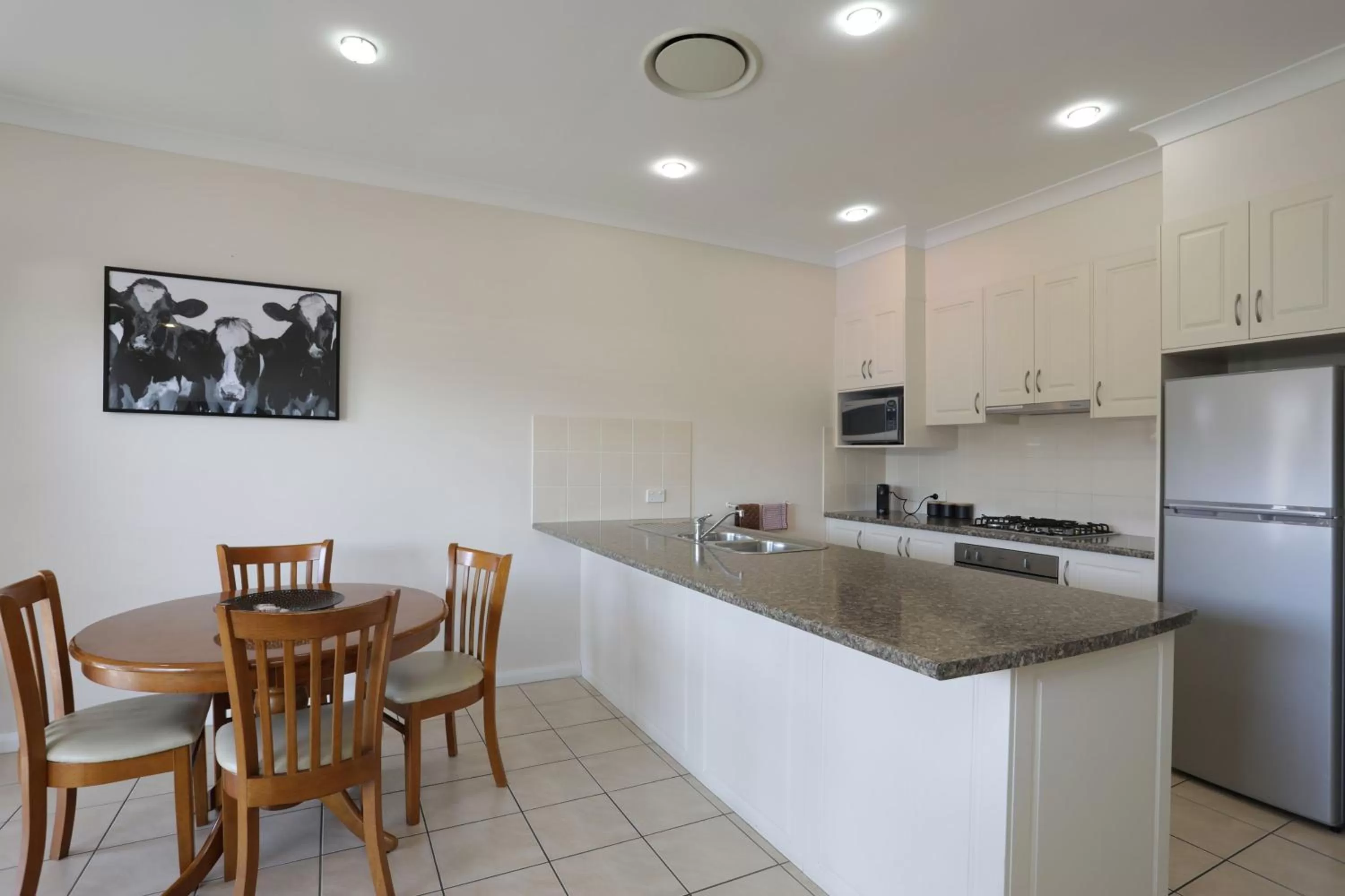 Cadman Motor Inn and Apartments