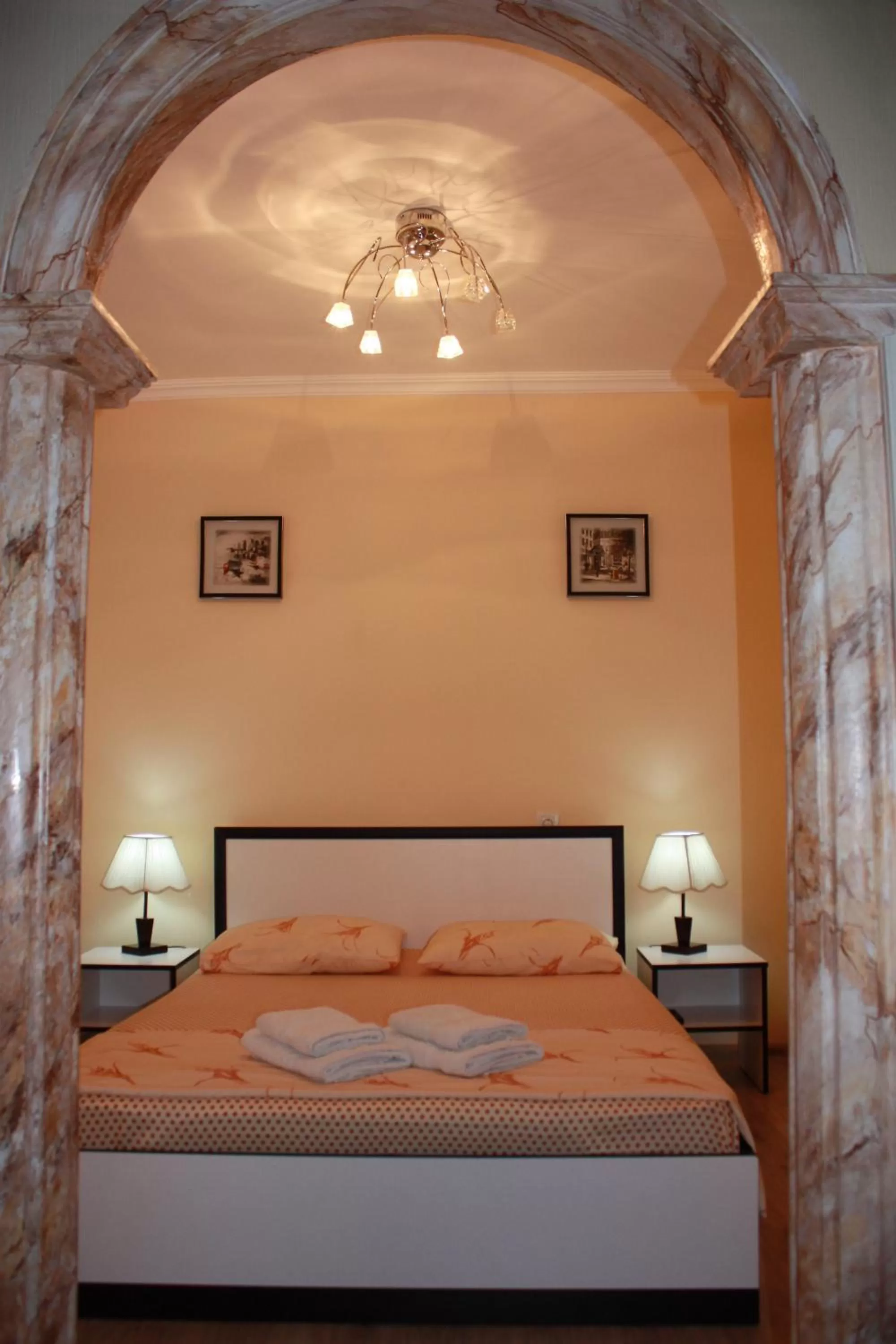 Bedroom, Bed in Paradise Hotel