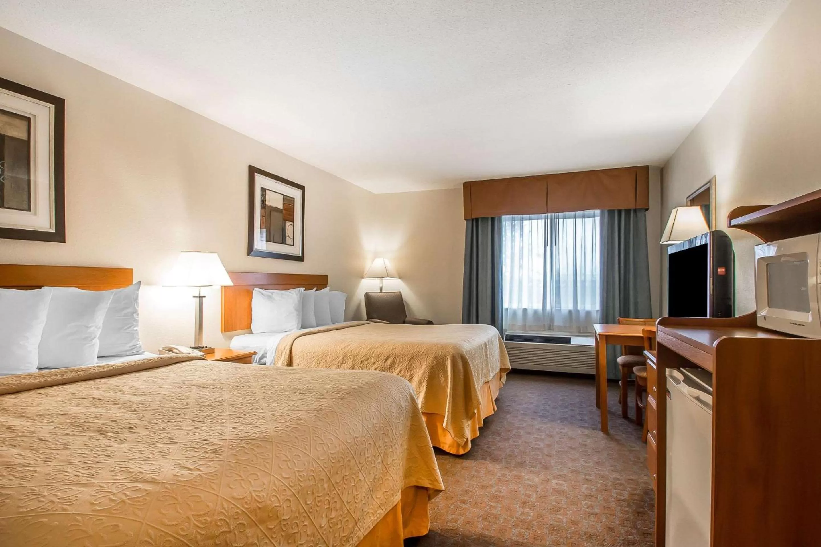 Photo of the whole room, Bed in Quality Inn Morris I-80