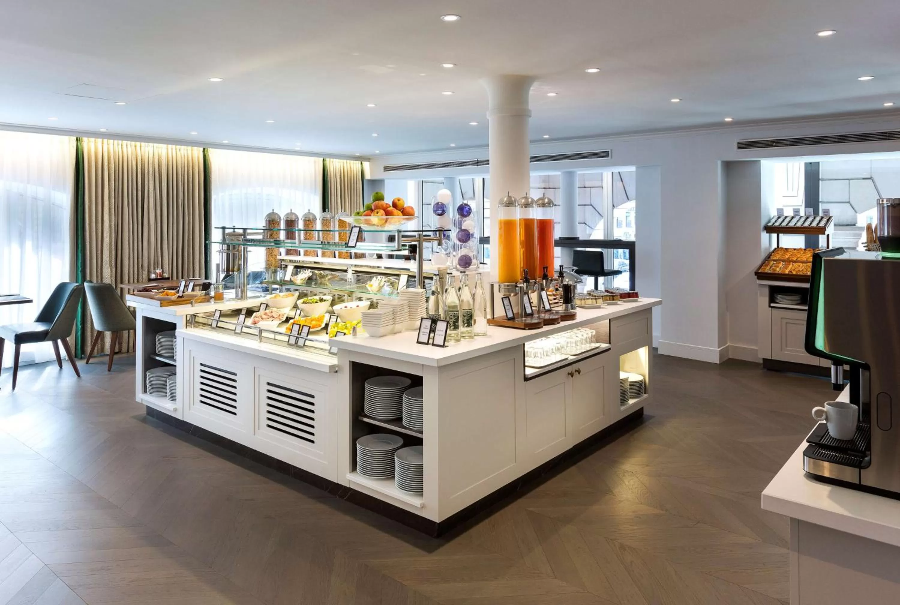 Dining area in Hilton Paris Opera