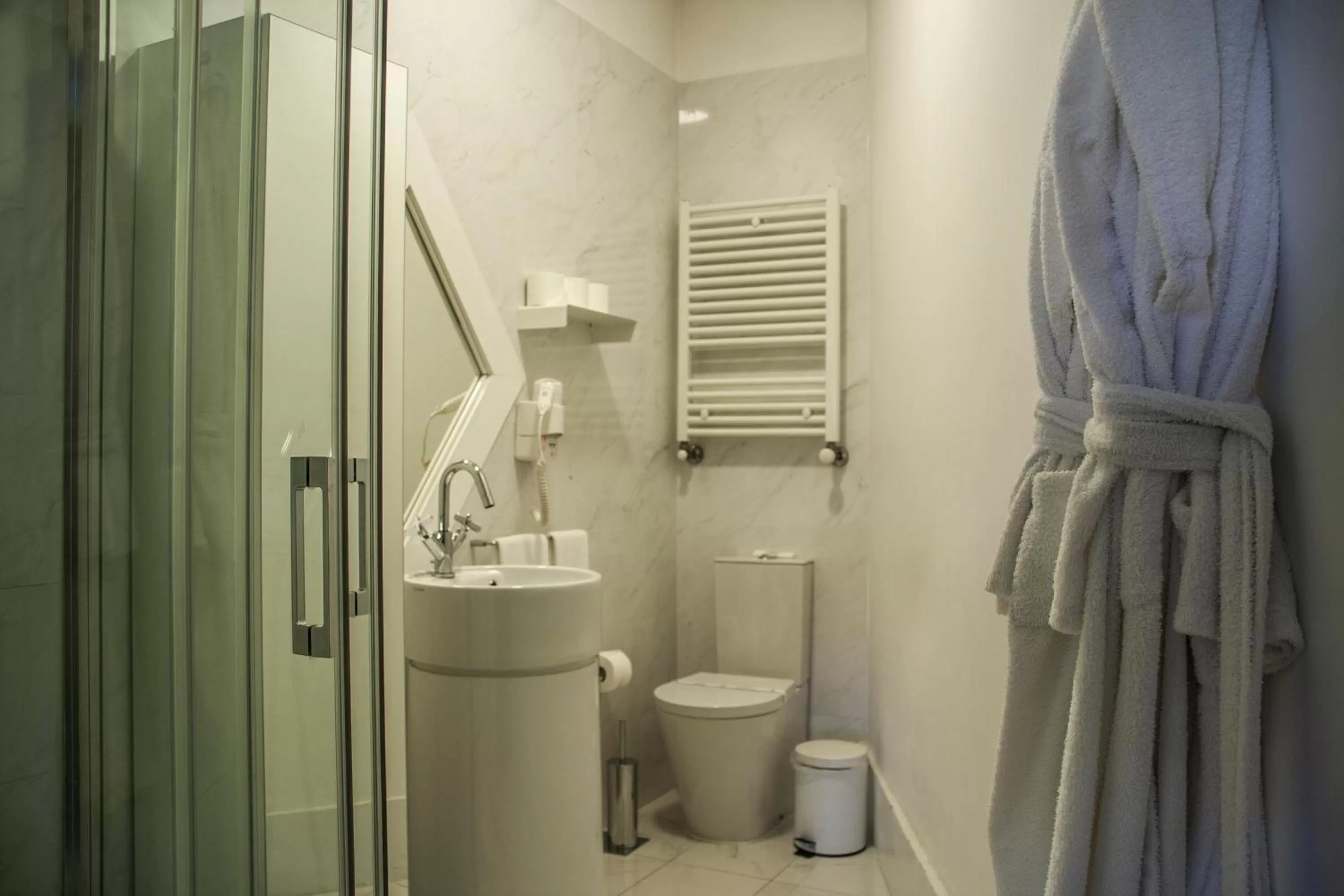 Toilet in Oporto Loft