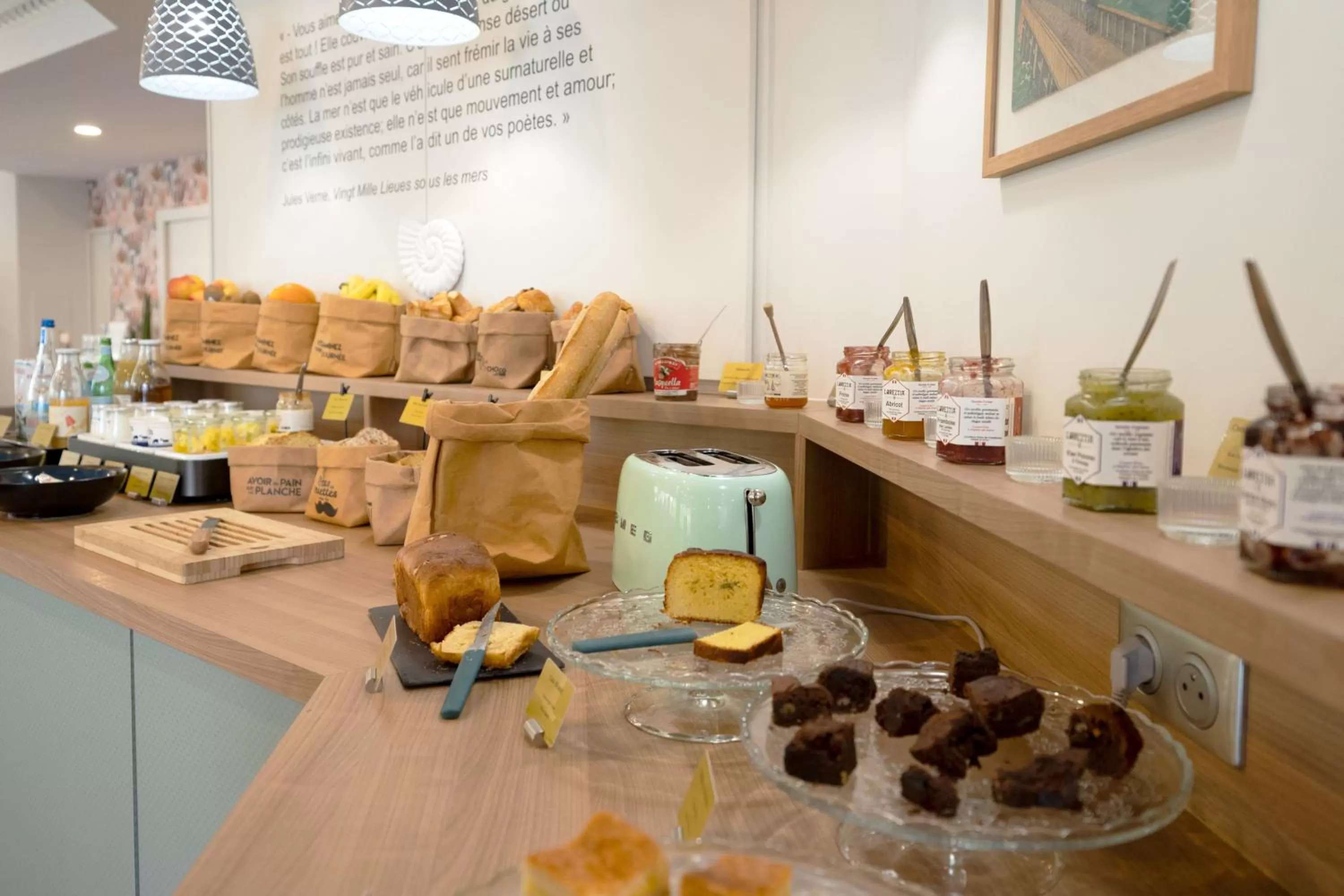 Food and drinks in Hôtel Jules Verne Biarritz