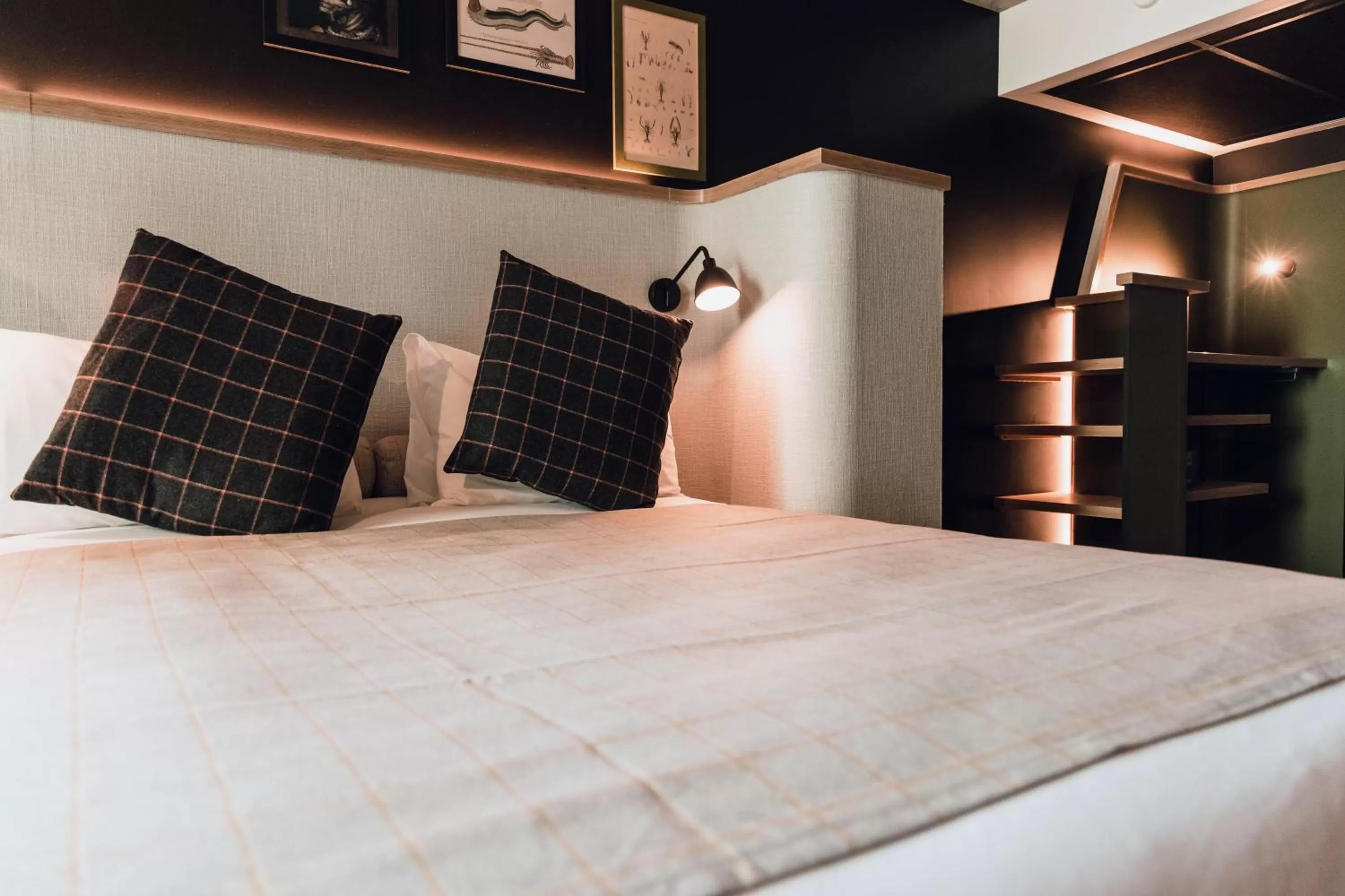 Bed in greet Hotel La Rochelle Centre