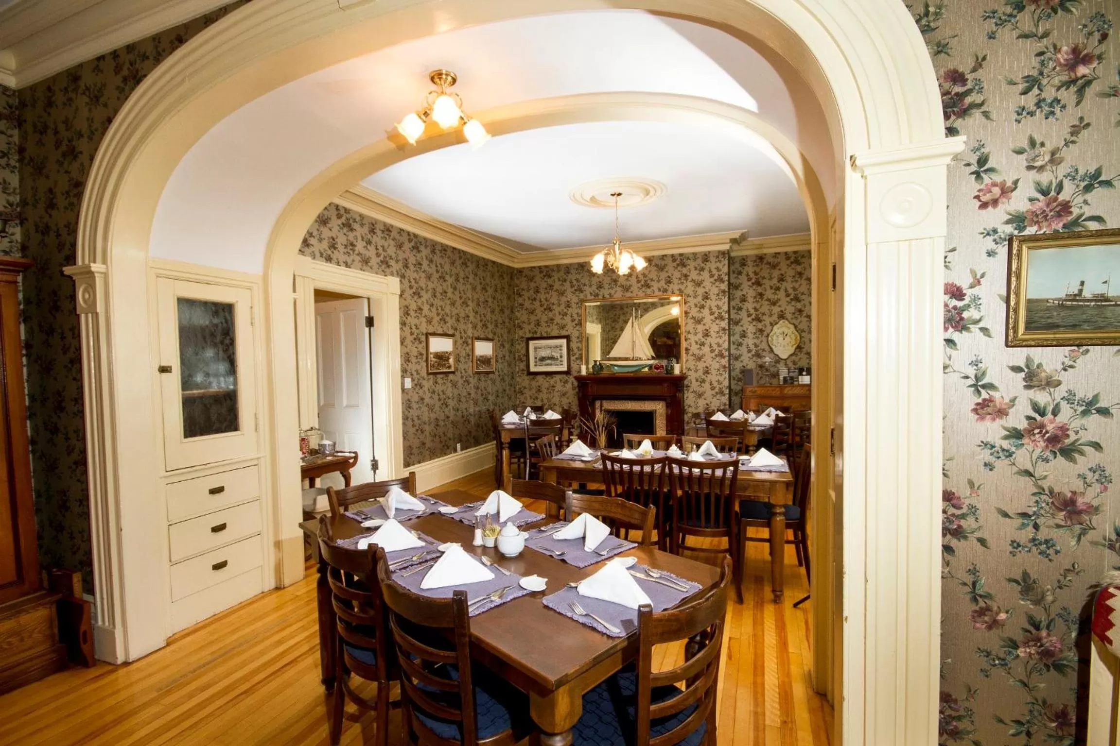 Dining area in Homeport Historic B&B