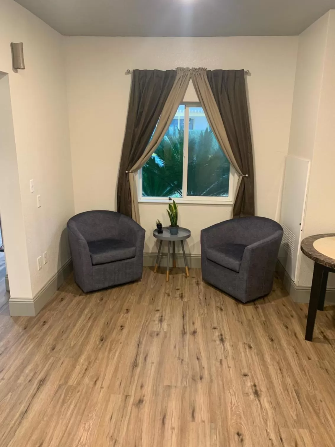 Seating area in Quality Inn Yuba City-Marysville