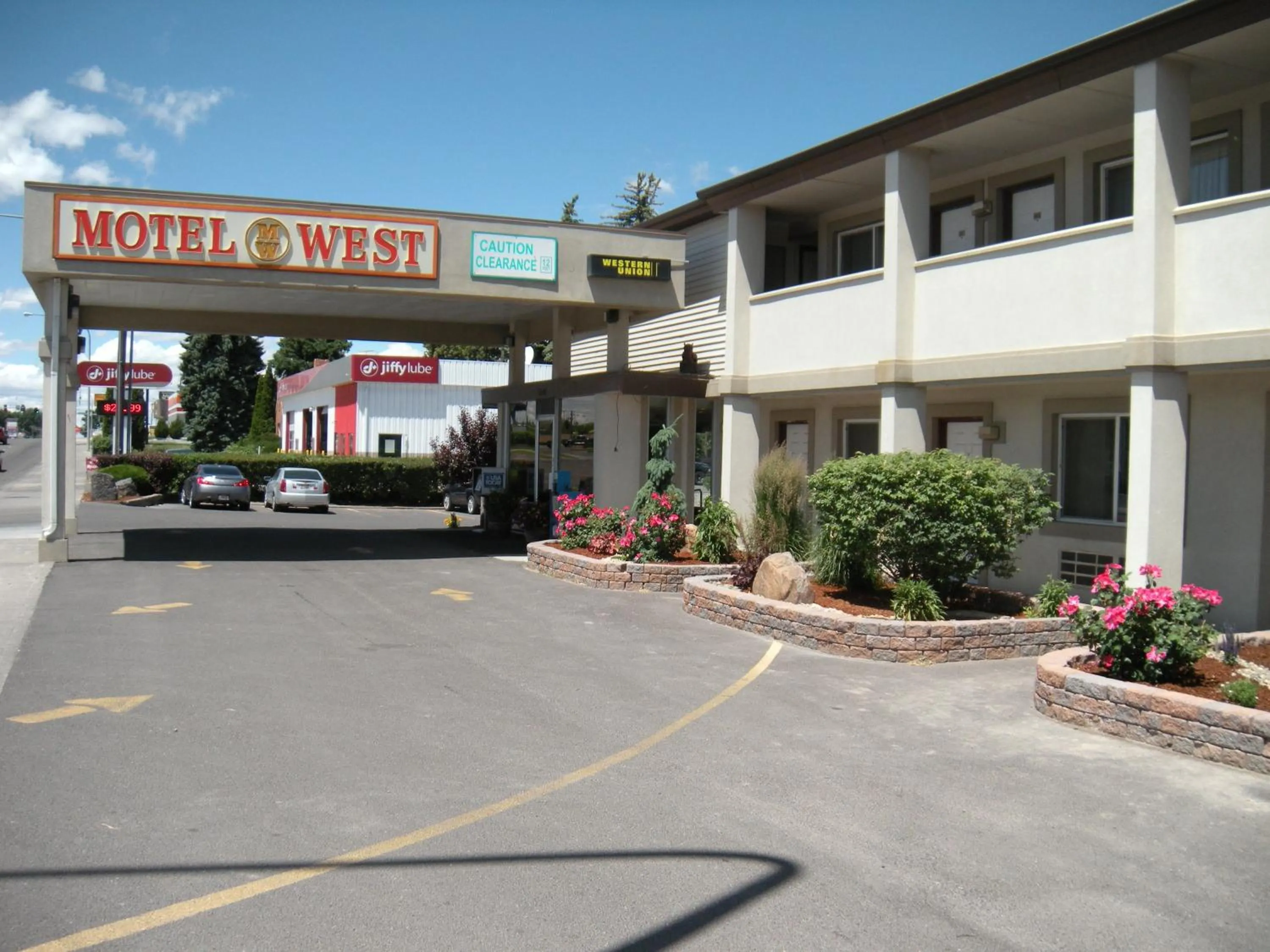 Facade/entrance in Motel West