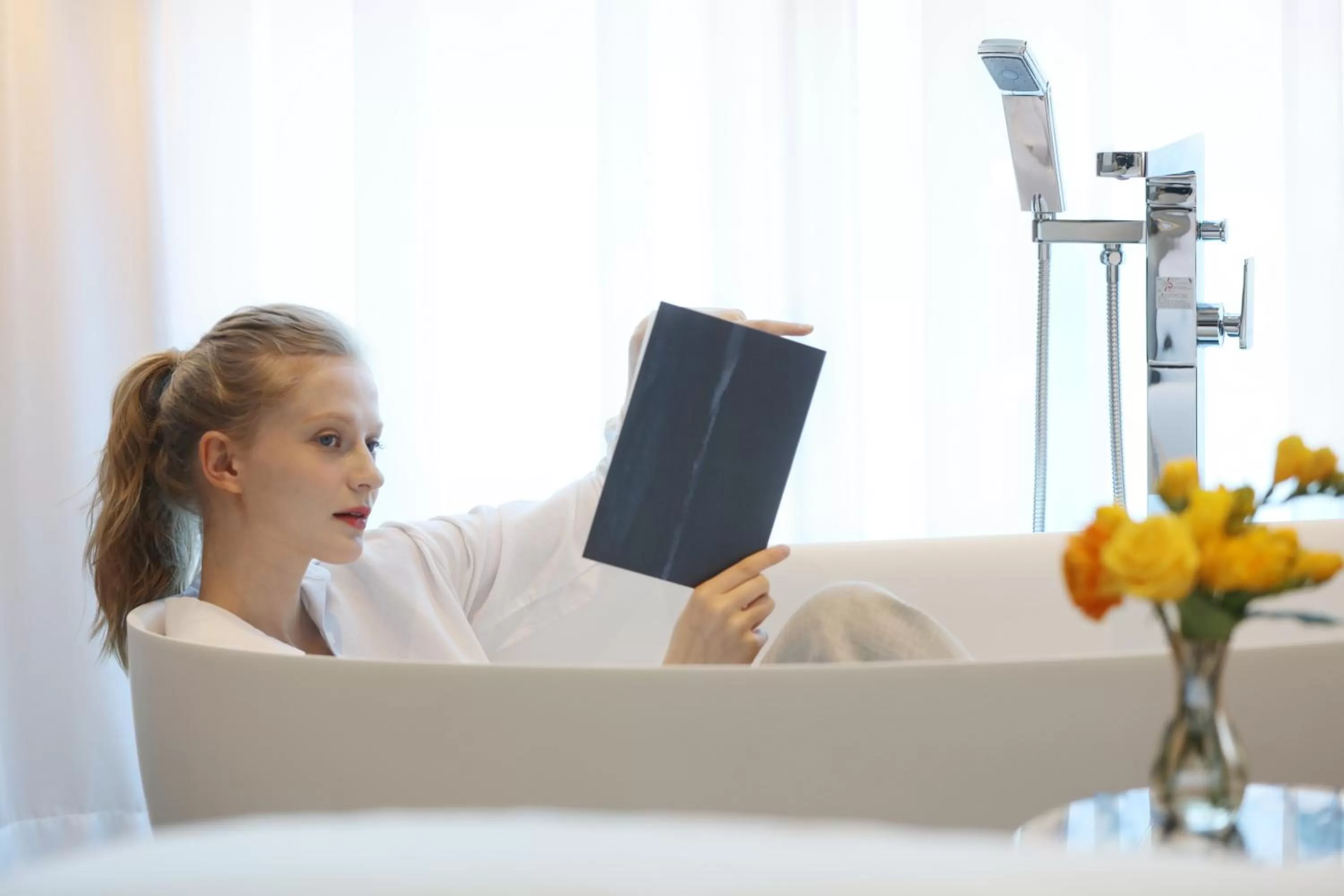 Photo of the whole room in voco Seoul Gangnam by IHG