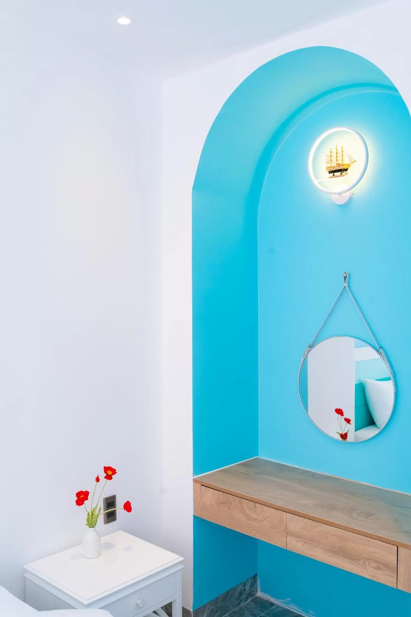 wardrobe in La Casa Boutique Hotel