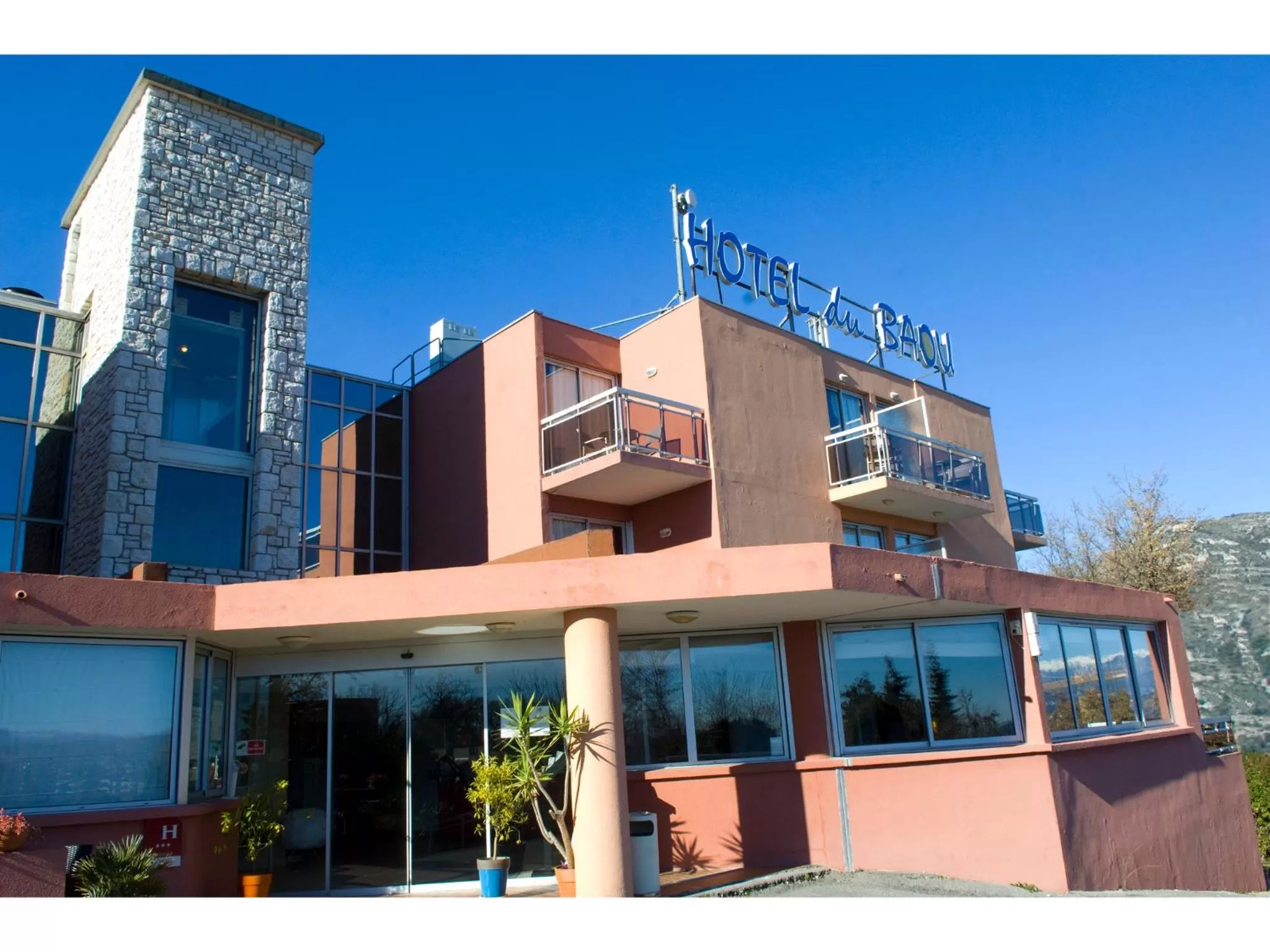 Facade/entrance in Hôtel Du Baou