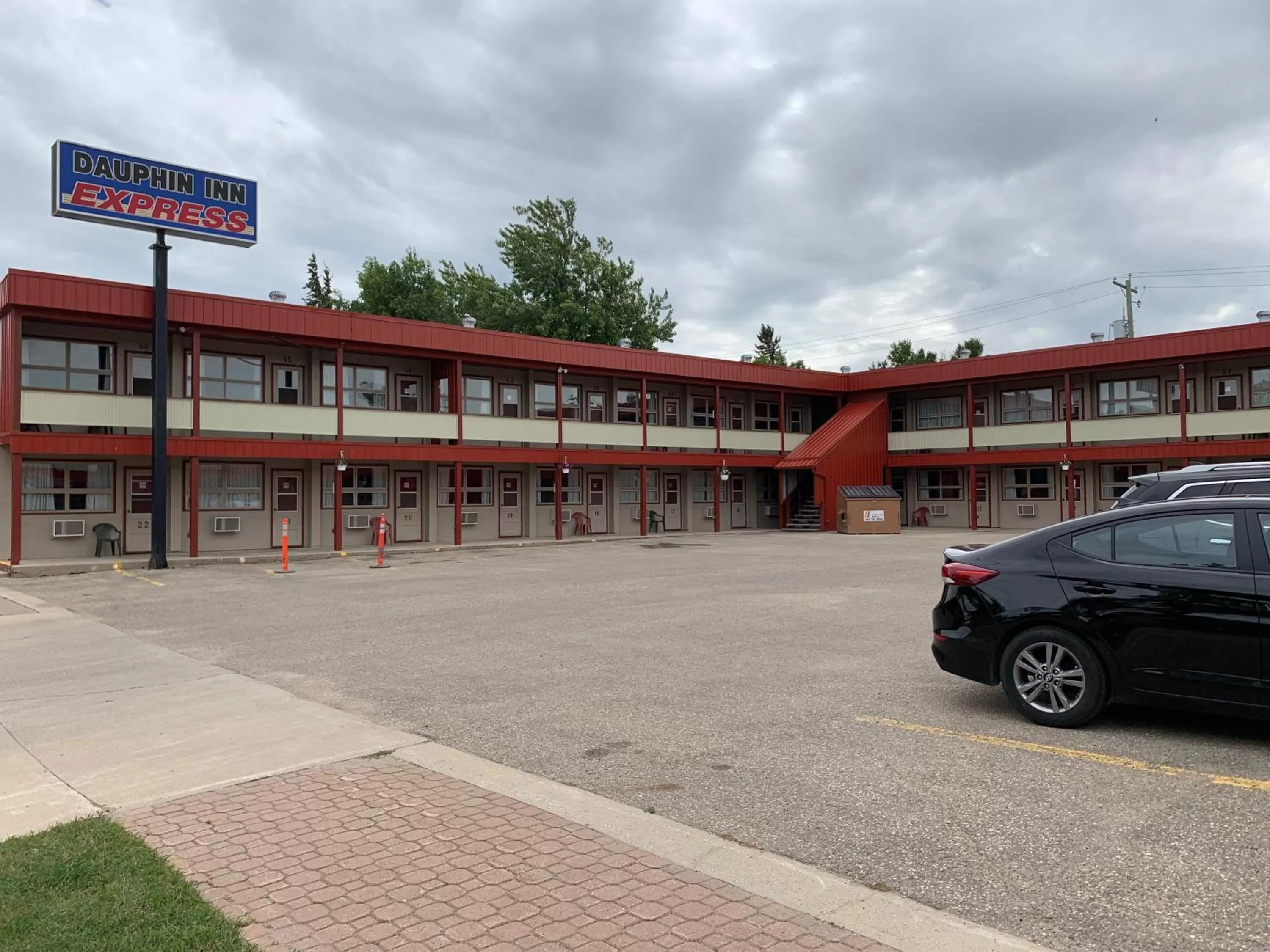 Property building in Dauphin Inn Express