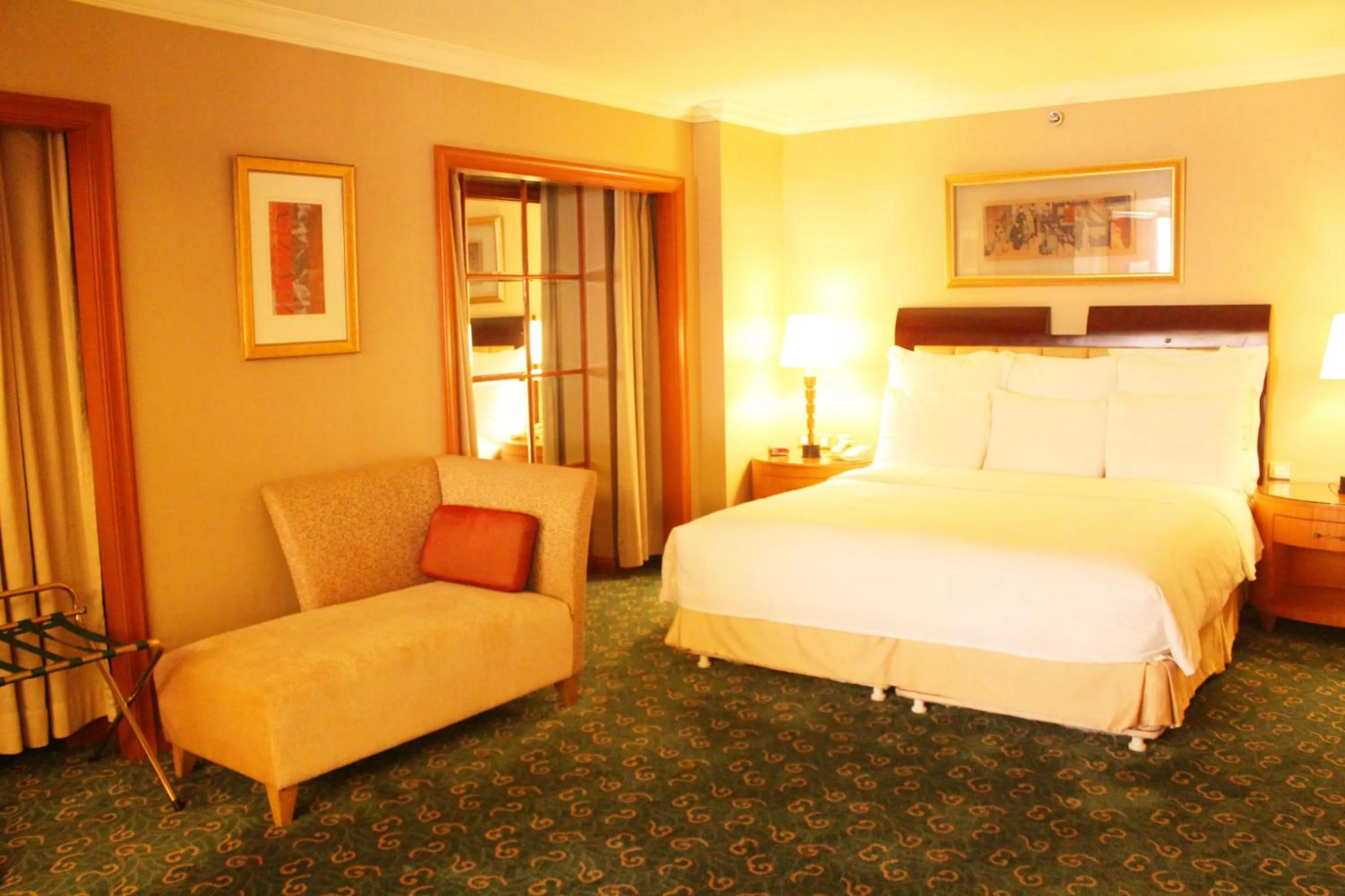 Bedroom, Bed in Air China Boyue Beijing Hotel