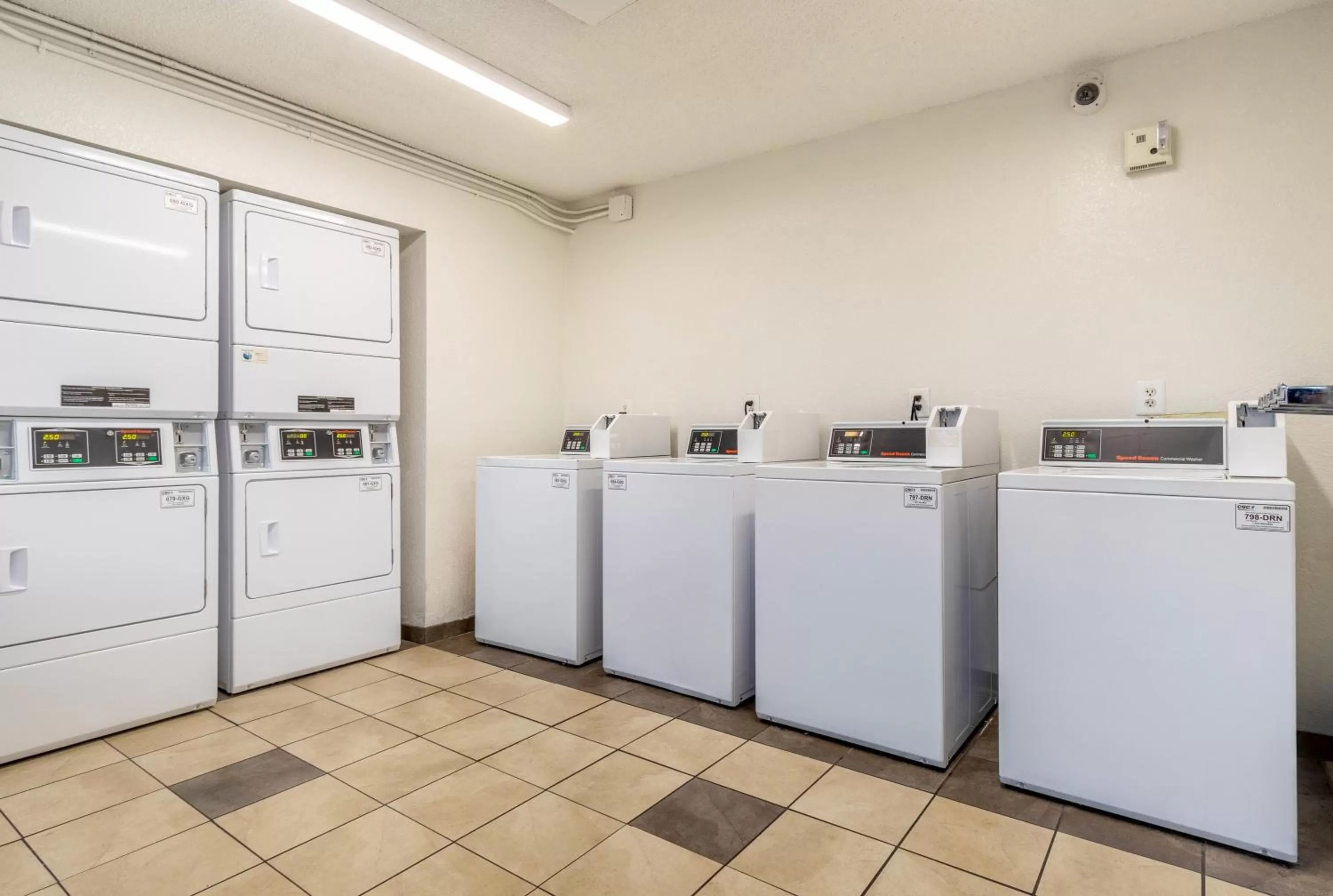 laundry in Red Roof Inn Phoenix- Midtown