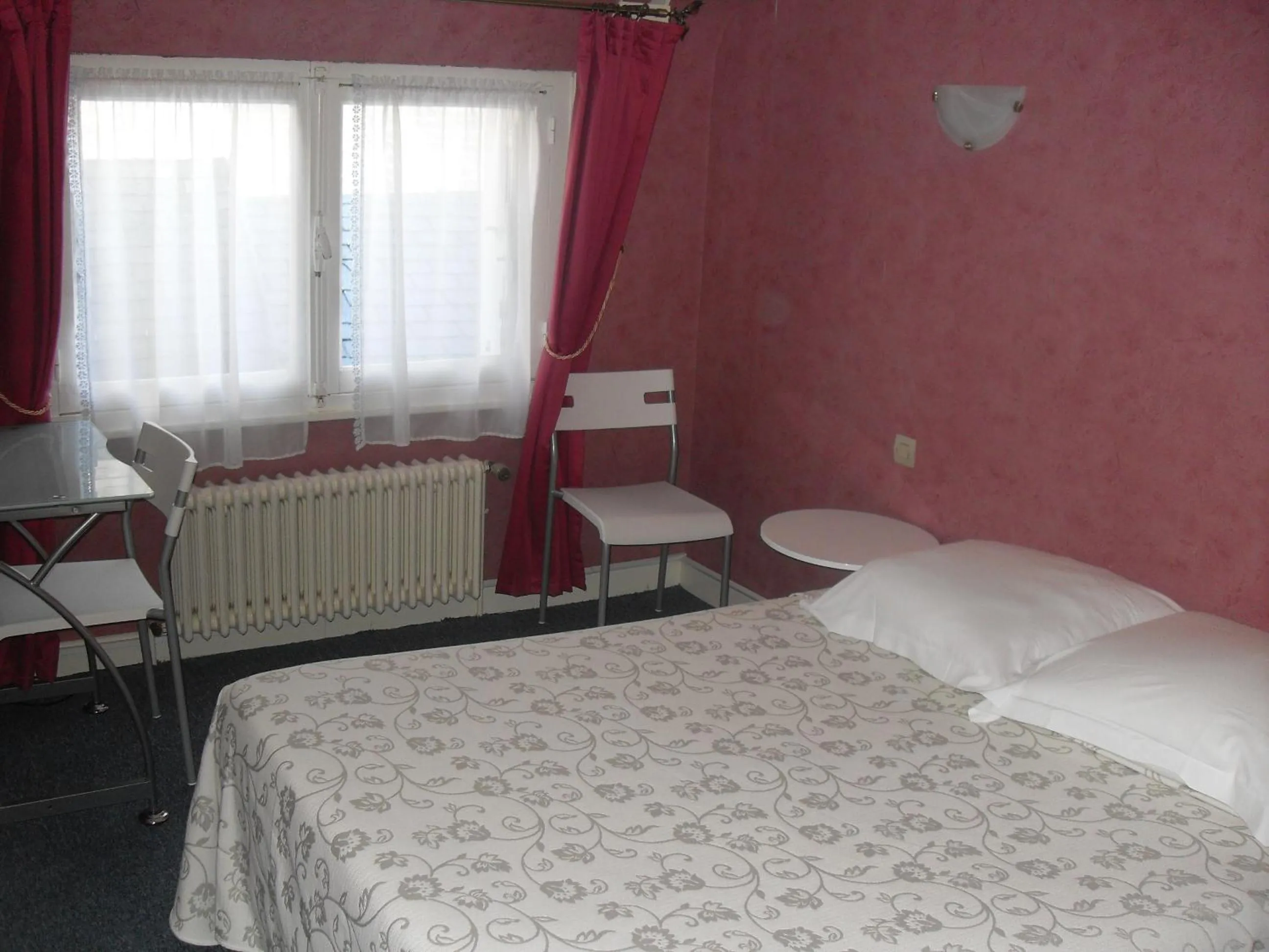 Photo of the whole room, Bed in Hotel Restaurant Bocher