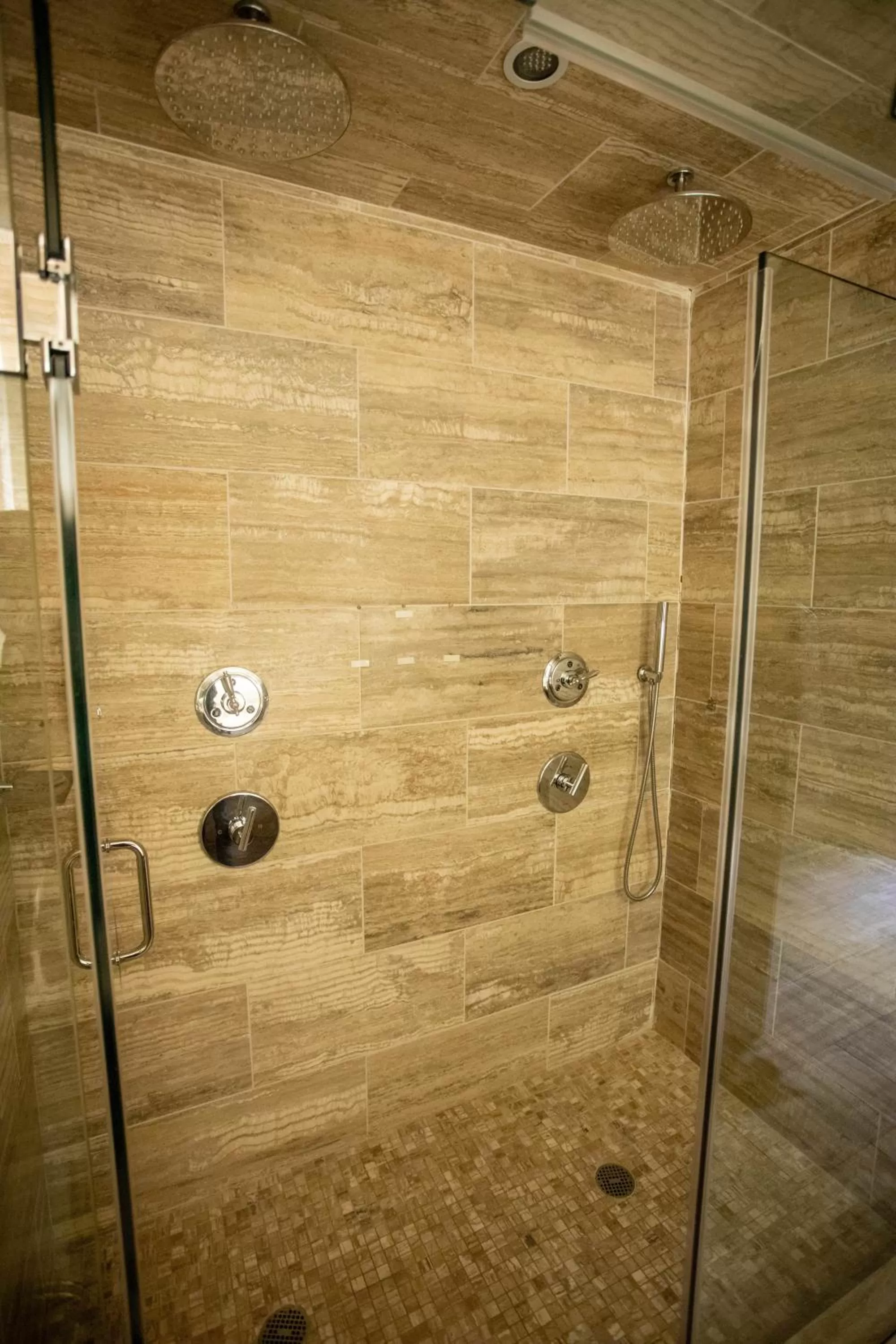 Shower in Lexington Plaza Hotel