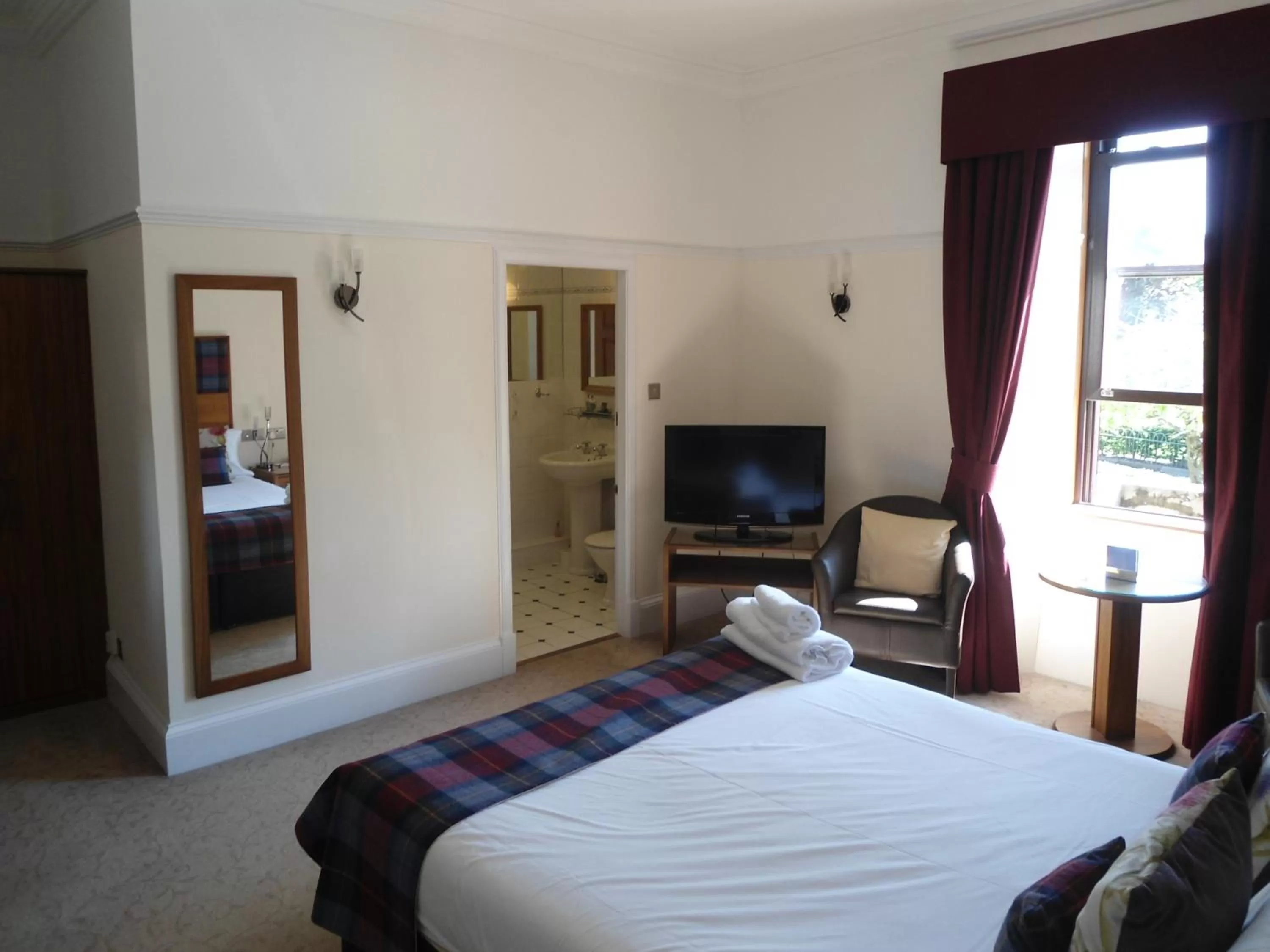 Photo of the whole room, Bed in Park Hotel