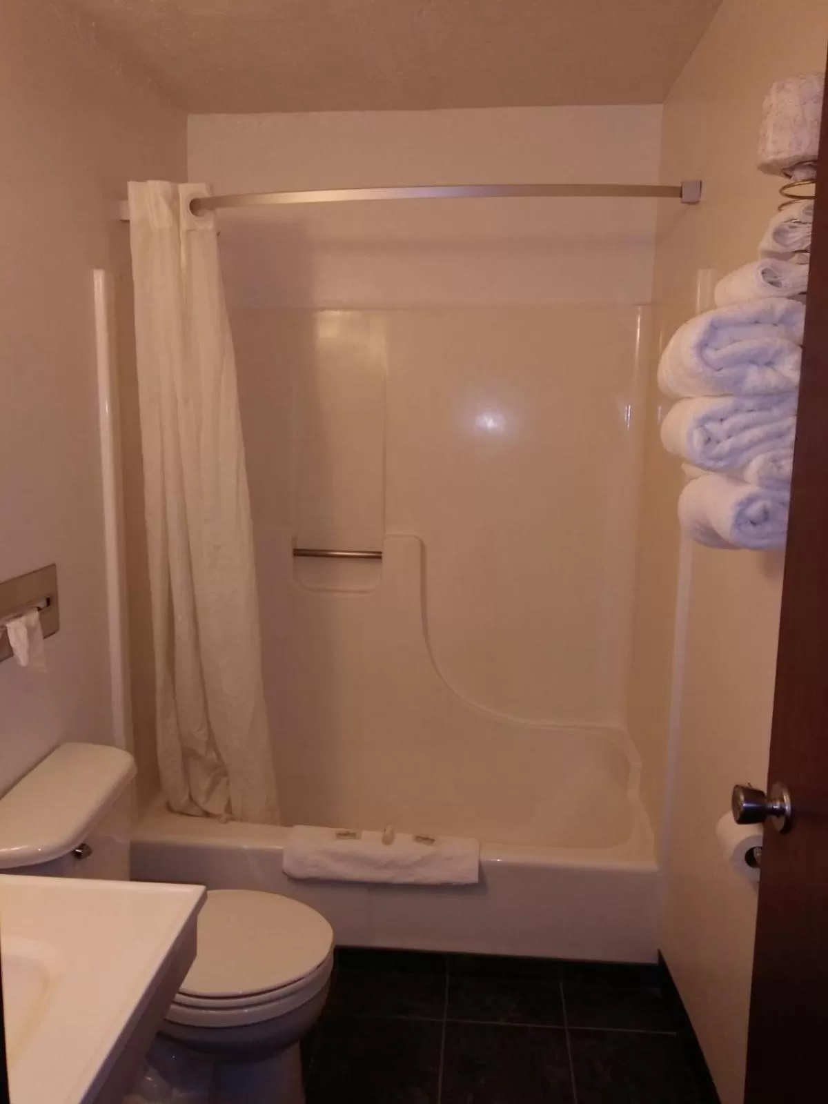 Bathroom in Ainsworth Inn