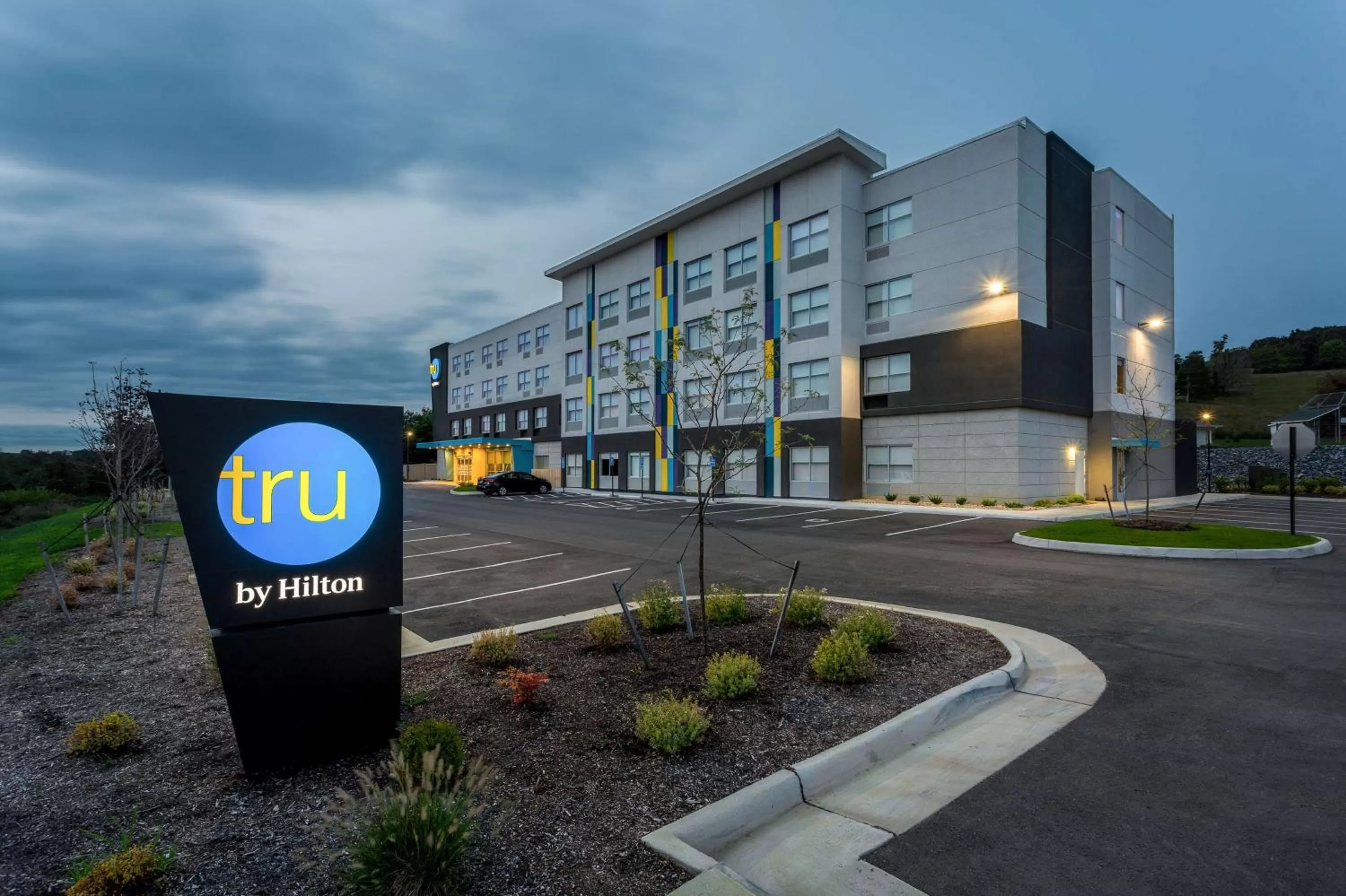 Property building in Tru By Hilton Radford