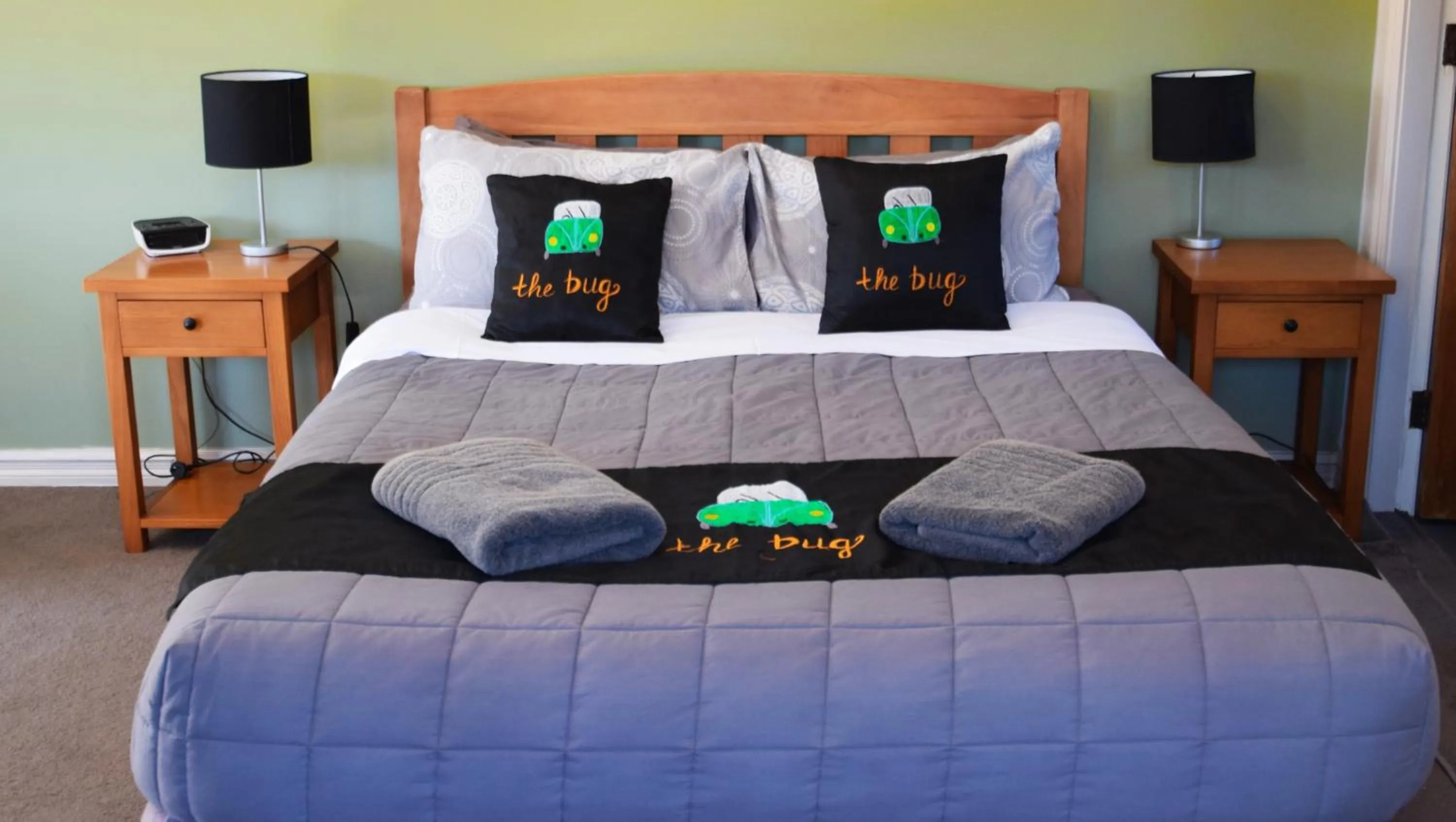 Photo of the whole room, Bed in The Bug Backpackers