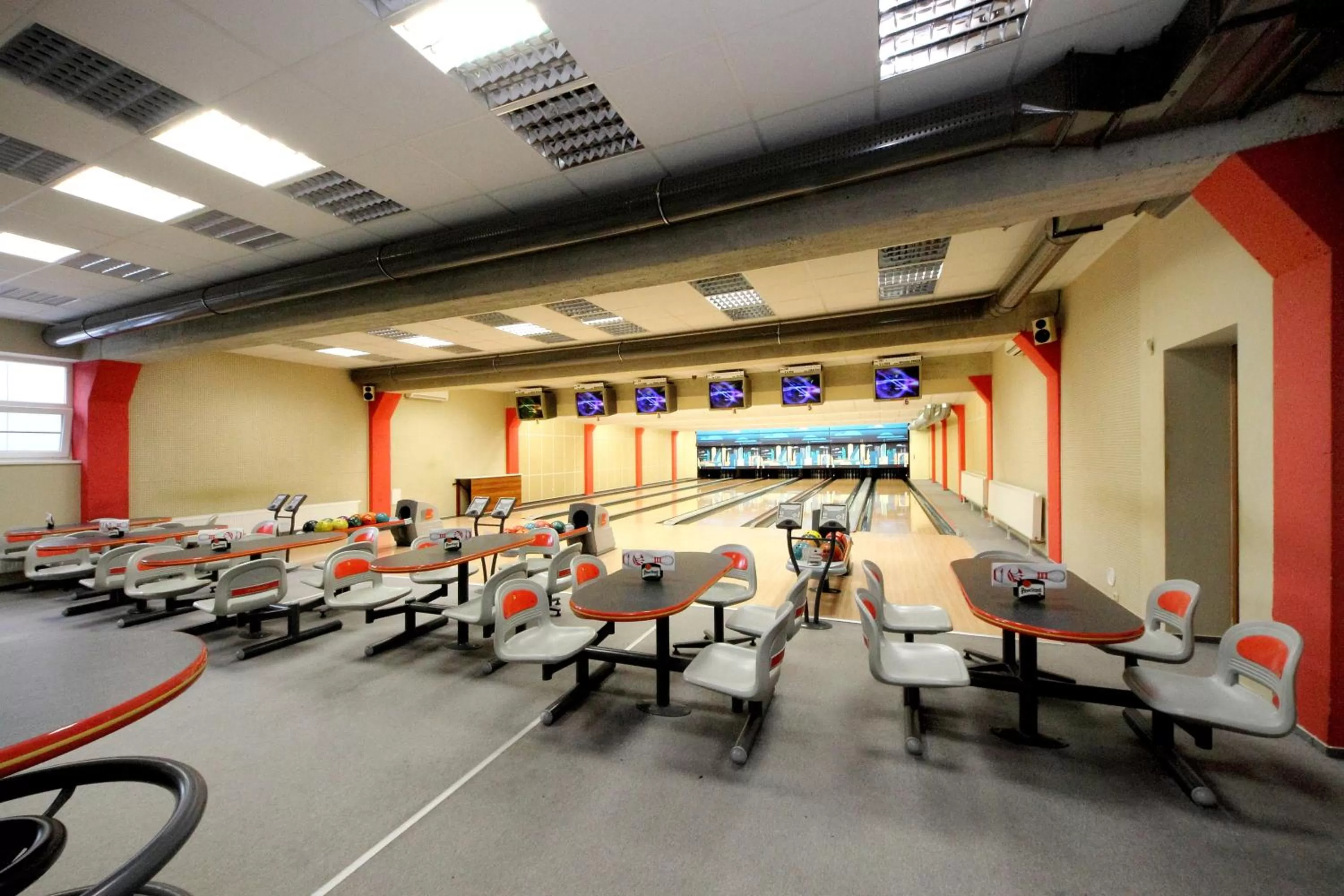 Bowling, Restaurant/Places to Eat in Hotel S-centrum
