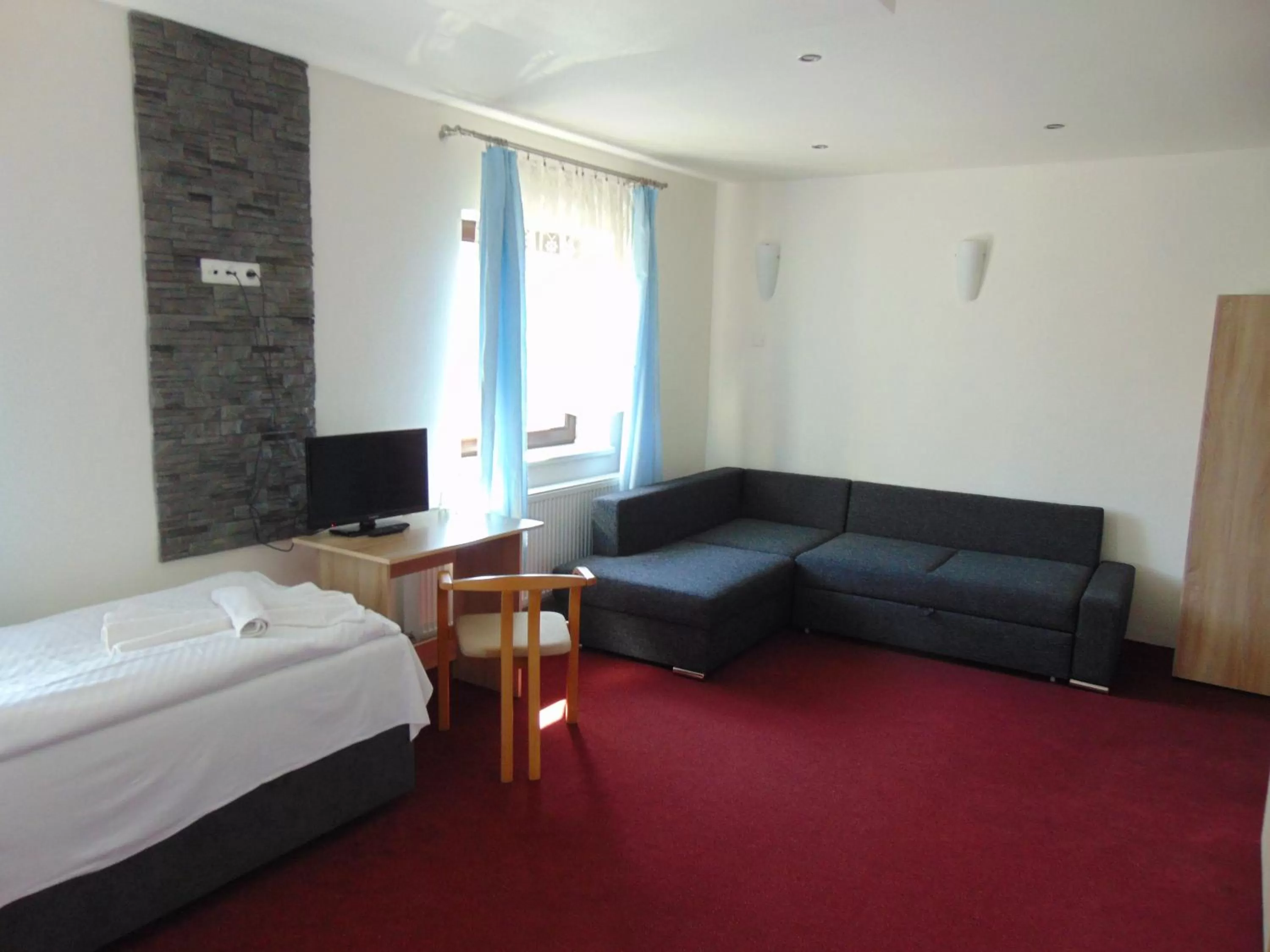 Living room, Bed in Hotel Isora