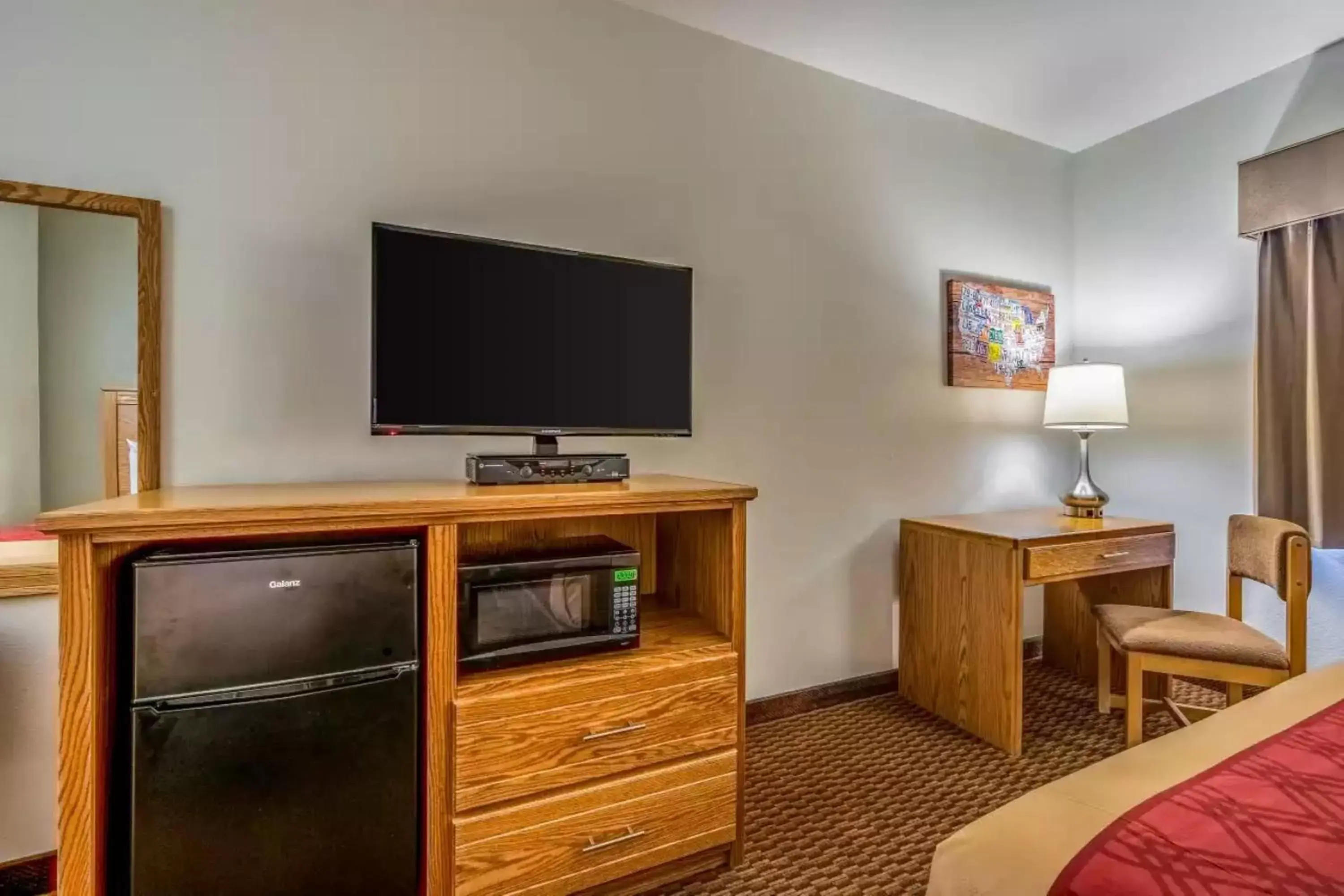 King Room with Mobility Access and Bathtub with Grab Bars, Non-Smoking in Wingate by Wyndham New Castle - Glenwood Springs King Room with Mobility Access and Bathtub with Grab Bars, Non-Smoking in Wingate by Wyndham New Castle - Glenwood Springs