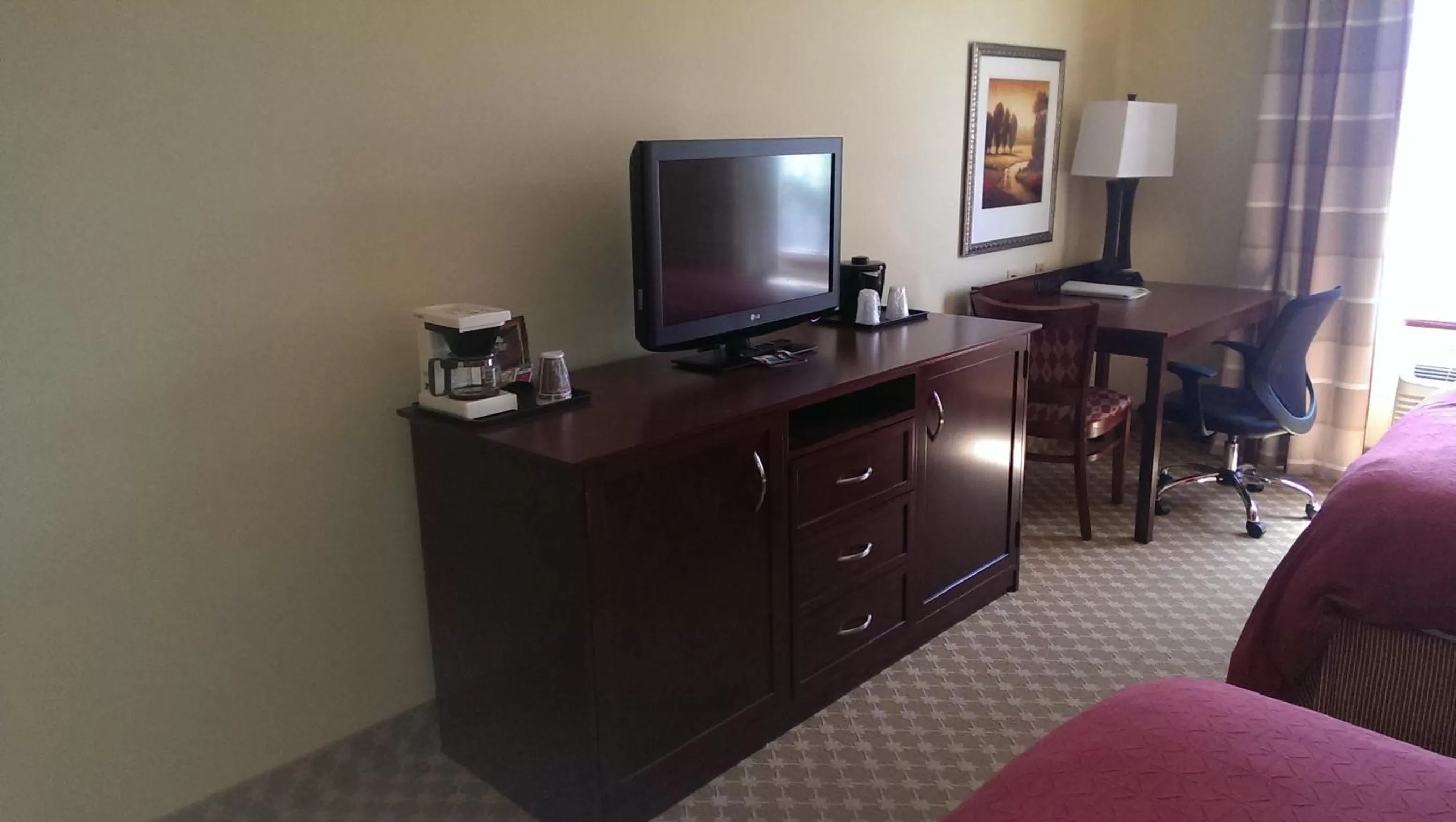 TV and multimedia in Country Inn & Suites by Radisson, Tulsa, OK