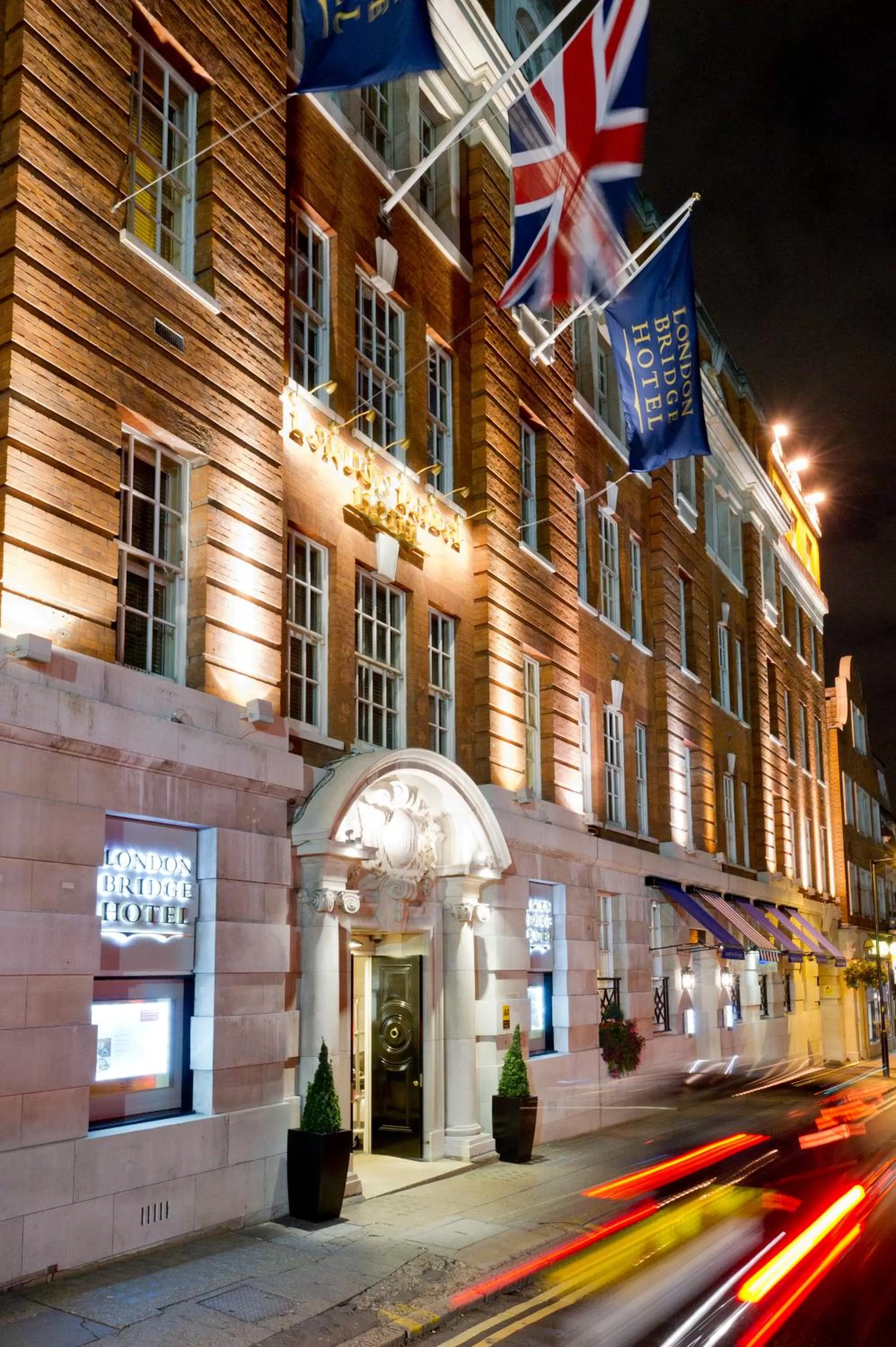 Facade/entrance in London Bridge Hotel