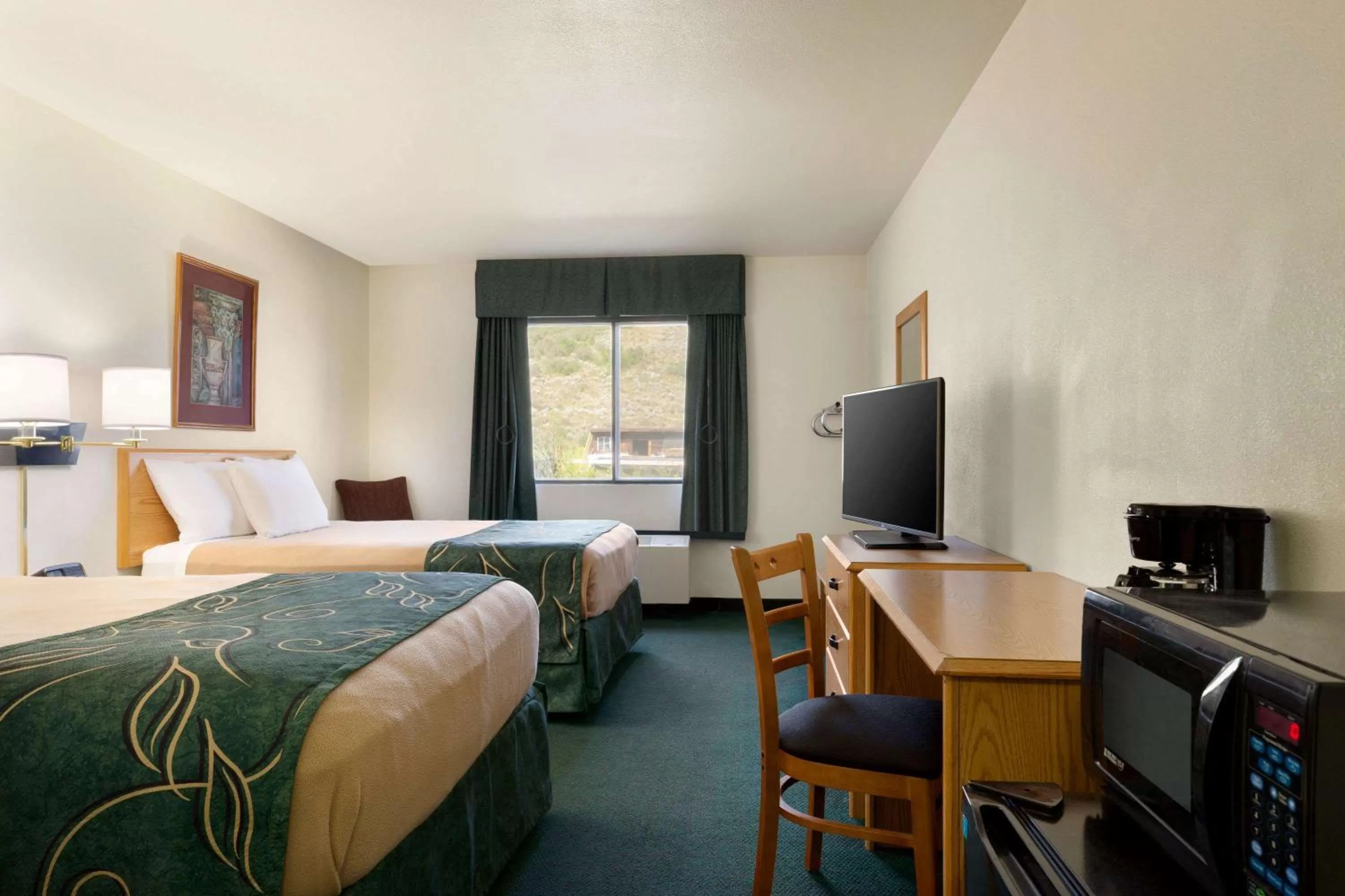 Photo of the whole room, Bed in Travelodge by Wyndham Yampa