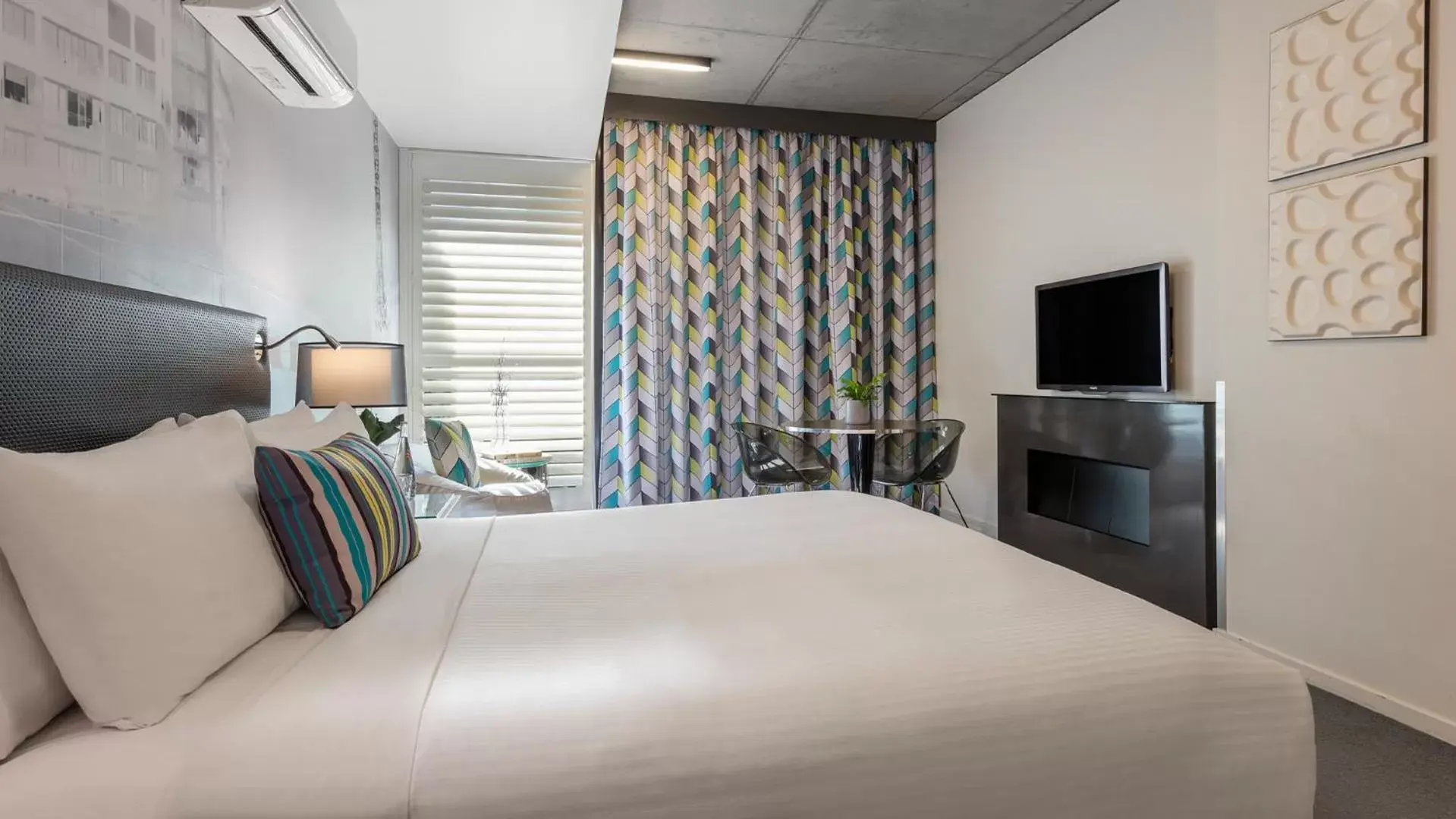 Studio – No Housekeeping in Oaks Melbourne on William Suites Studio – No Housekeeping in Oaks Melbourne on William Suites