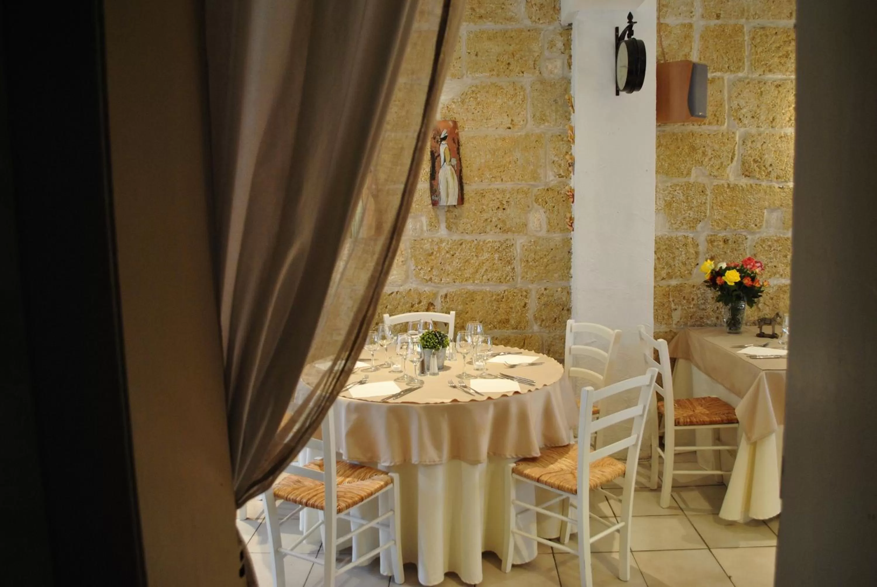 Restaurant/places to eat in Hôtel Restaurant Le Provençal