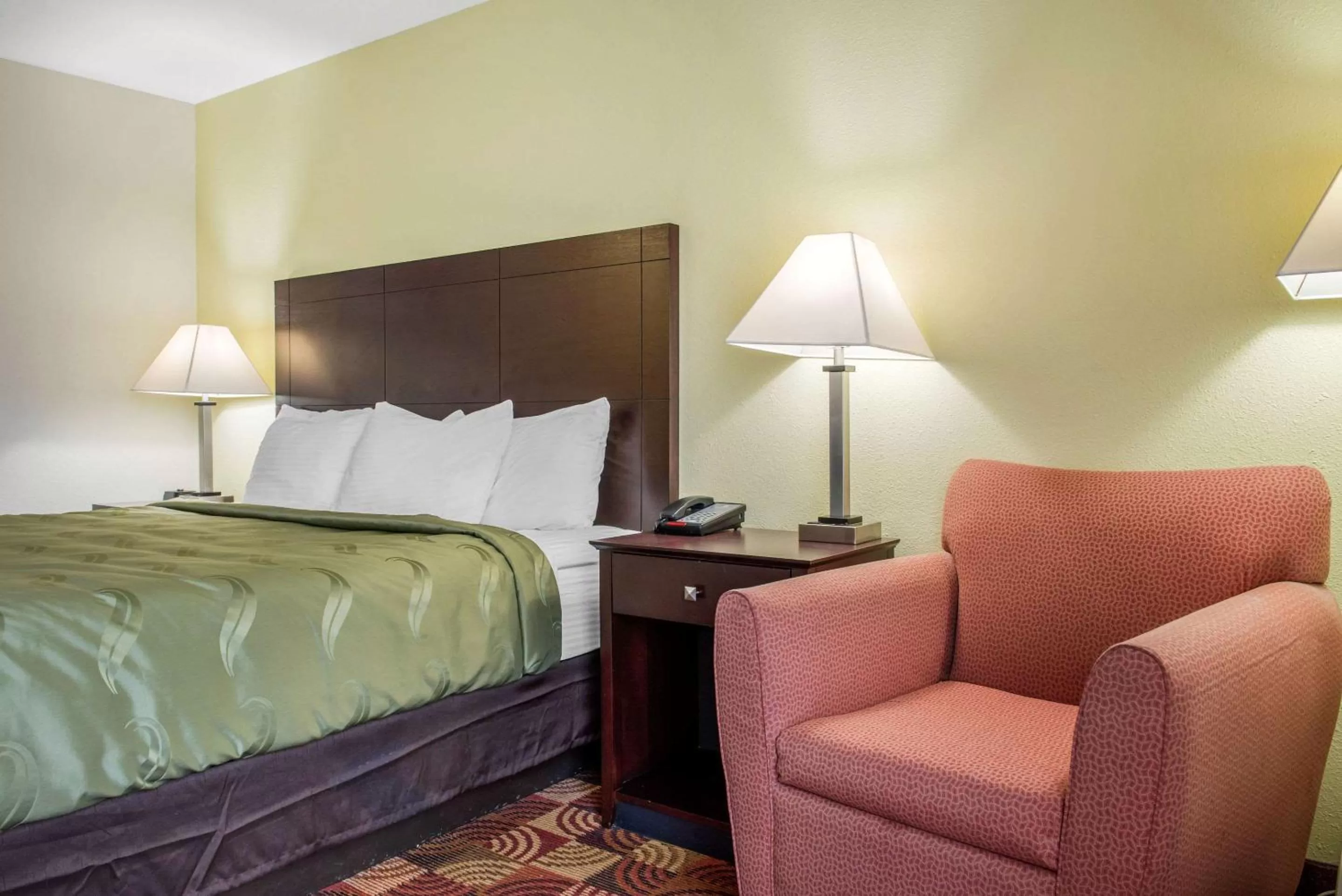 Photo of the whole room, Bed in Quality Inn Bloomington Near University