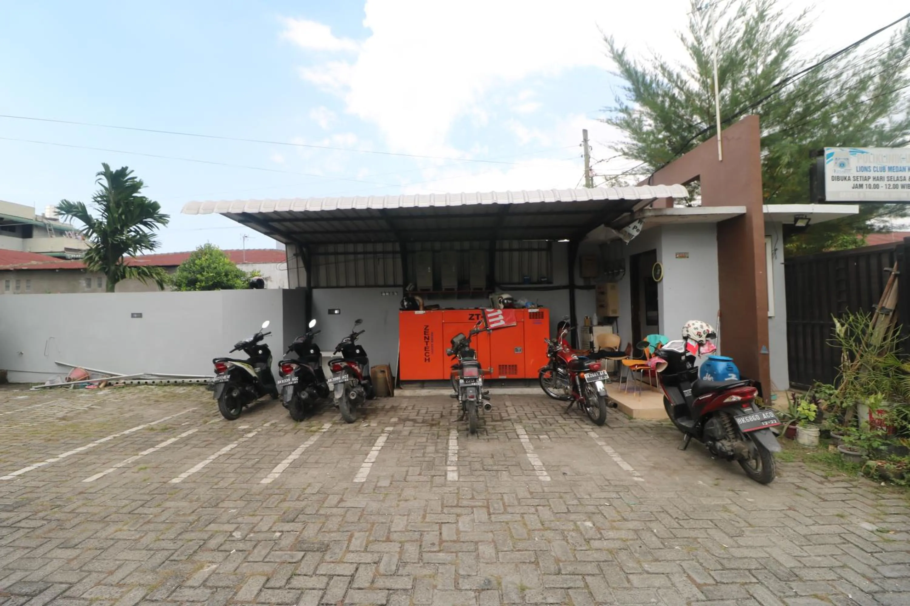 Property building in RedDoorz @ Jalan Krakatau Medan