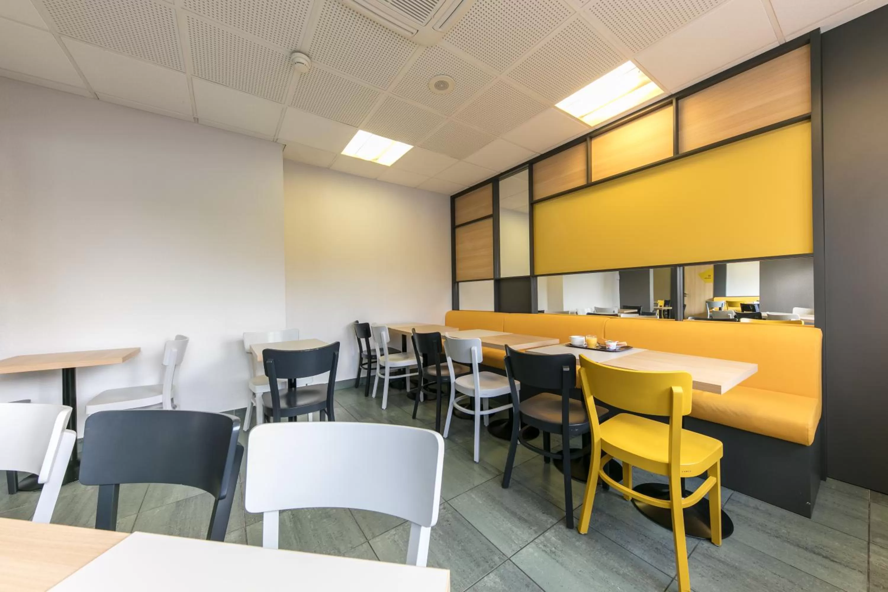 Buffet breakfast in B&B HOTEL Toulouse Centre Canal du Midi