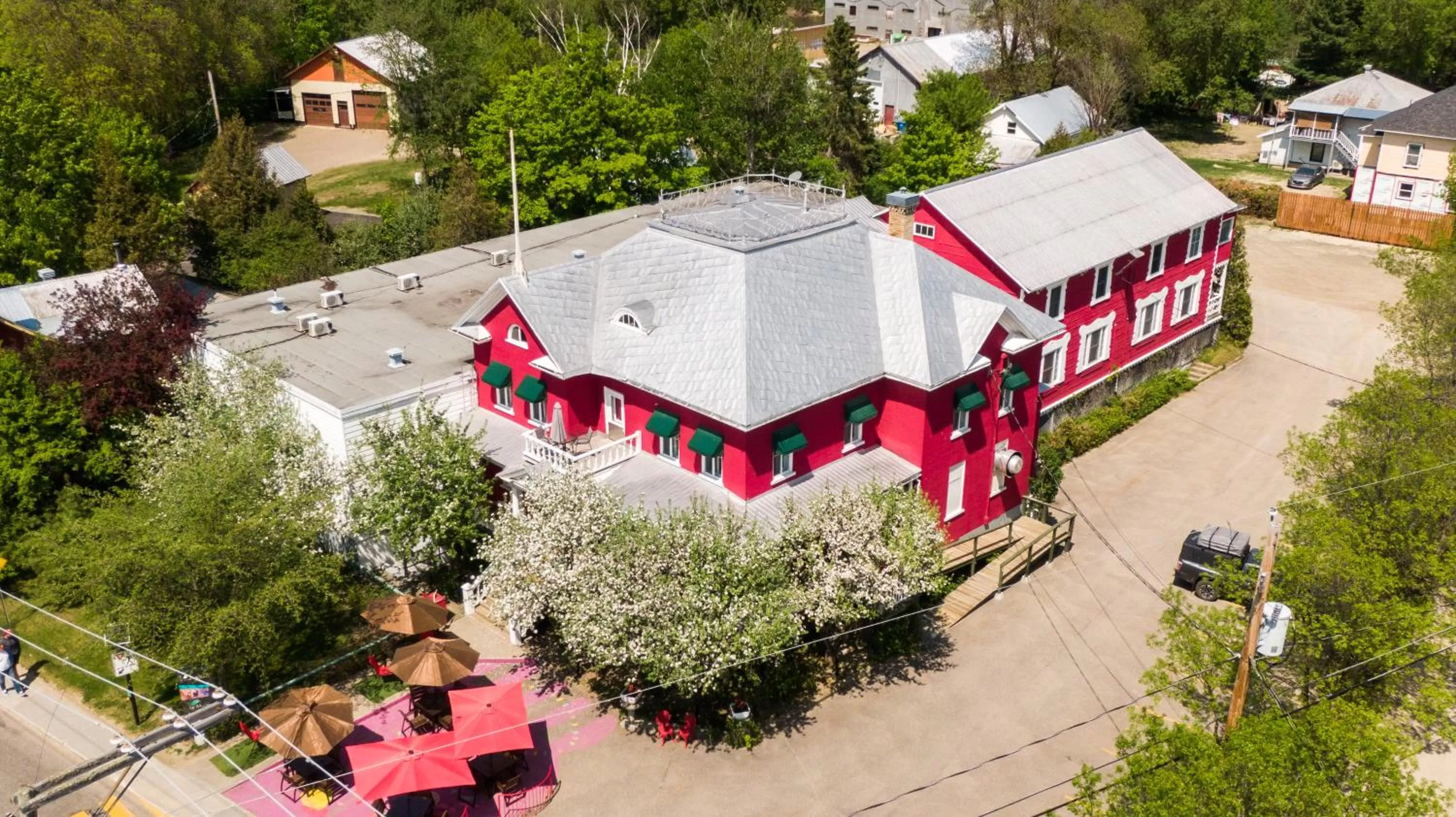 Property building in Hôtel-La Grande Maison et Spa