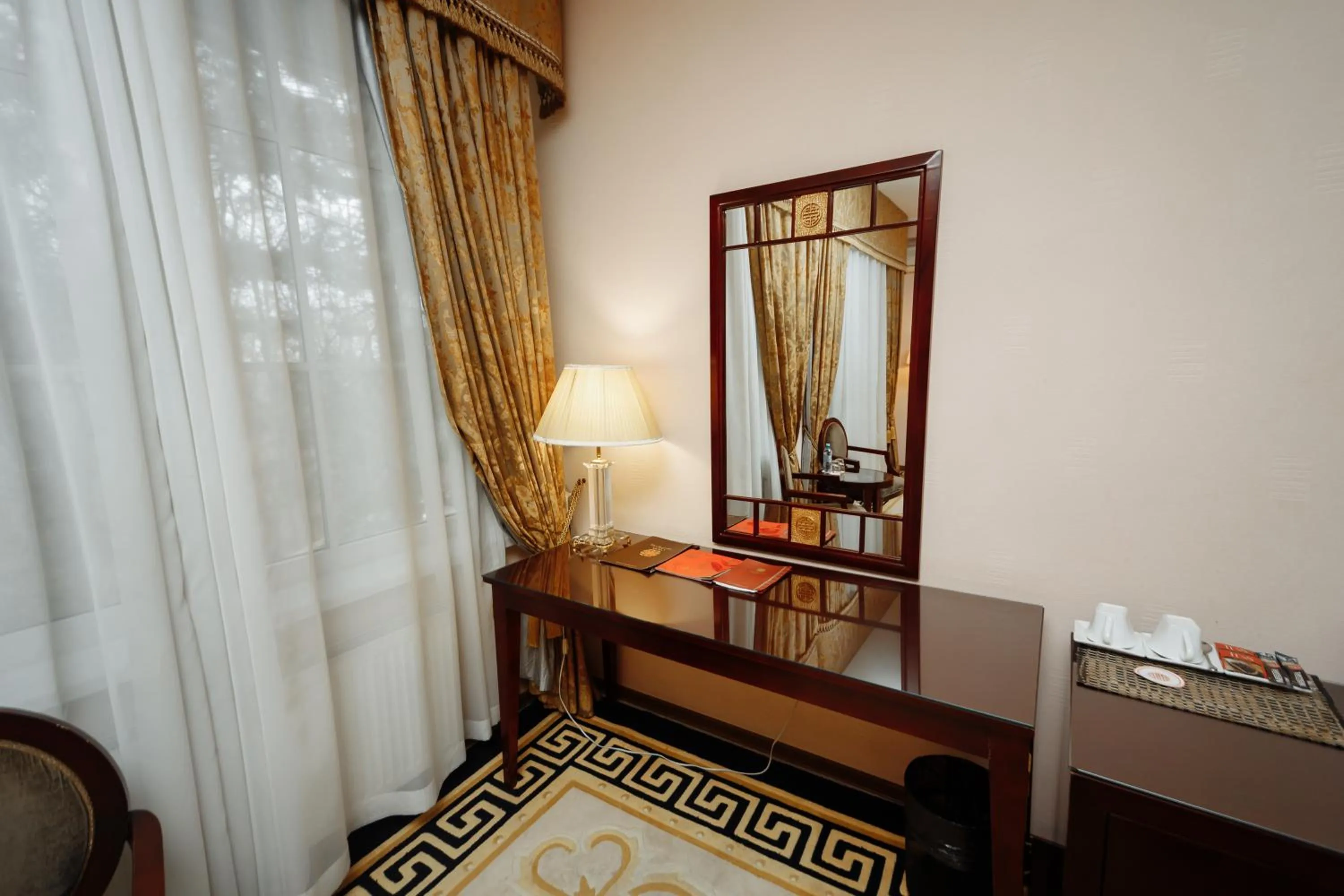 hair dresser in Club Royal Park